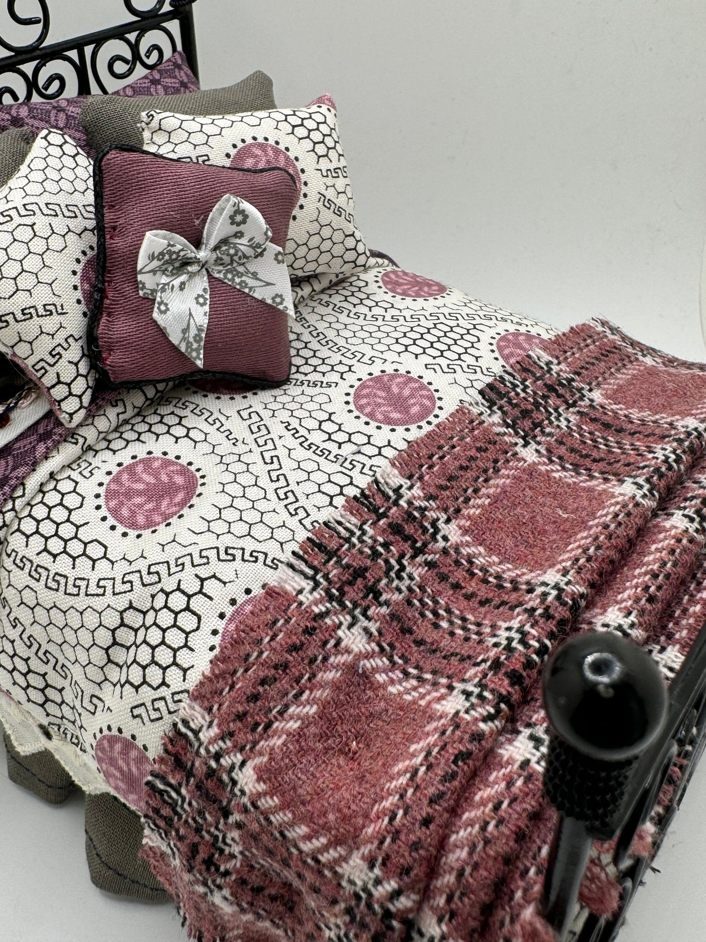 Dolls House Luxury Dressed 1/12th - 1:12 - 1 inch scale Hand Dressed Bed - Lady Sybil (Downton Abbey fabric)