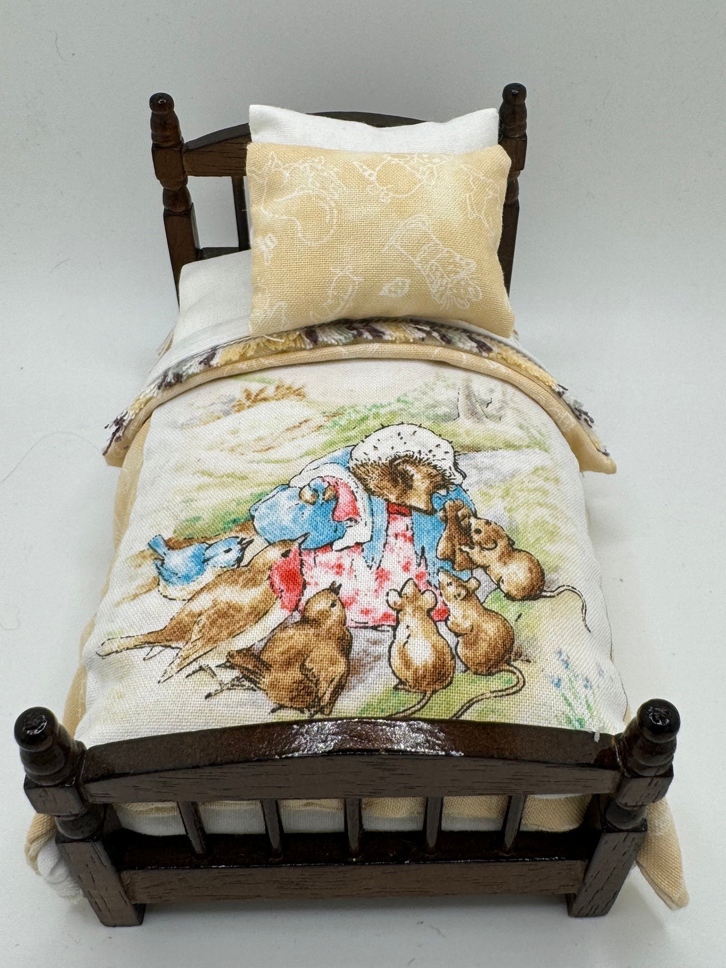 Dolls House Luxury Dressed 1/12th - 1:12 - 1 inch scale Hand Dressed Bed - Mrs Tiddlywinks Beatrix Potter