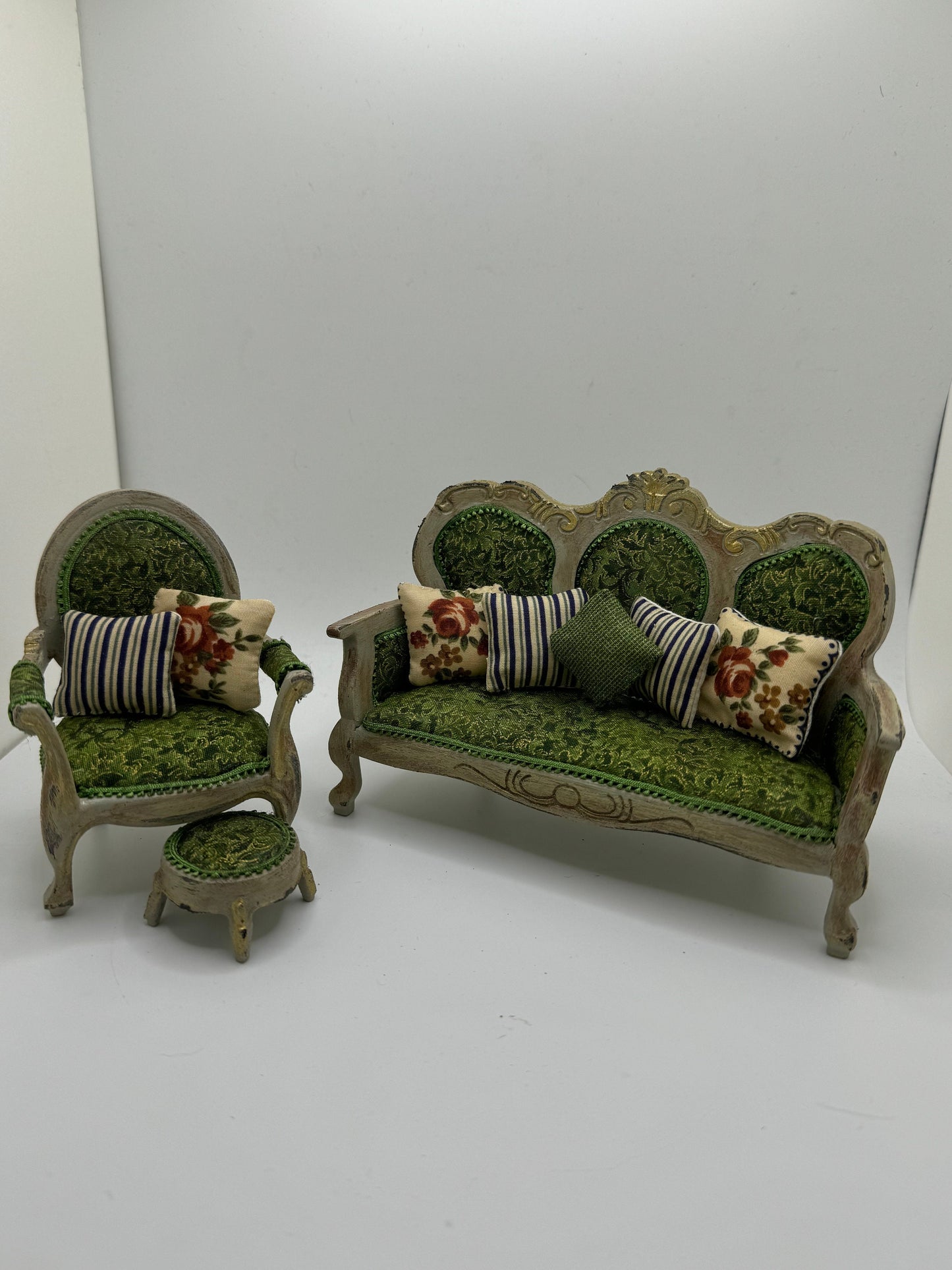 Dolls House Miniatures - 1/12th elegant sofa / chair set