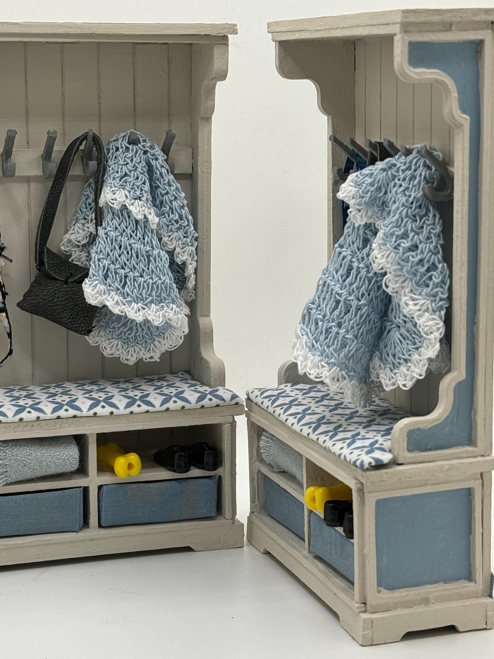 Dolls House Miniatures - 1/12th  - Hallway Settle coat rack (2 available)