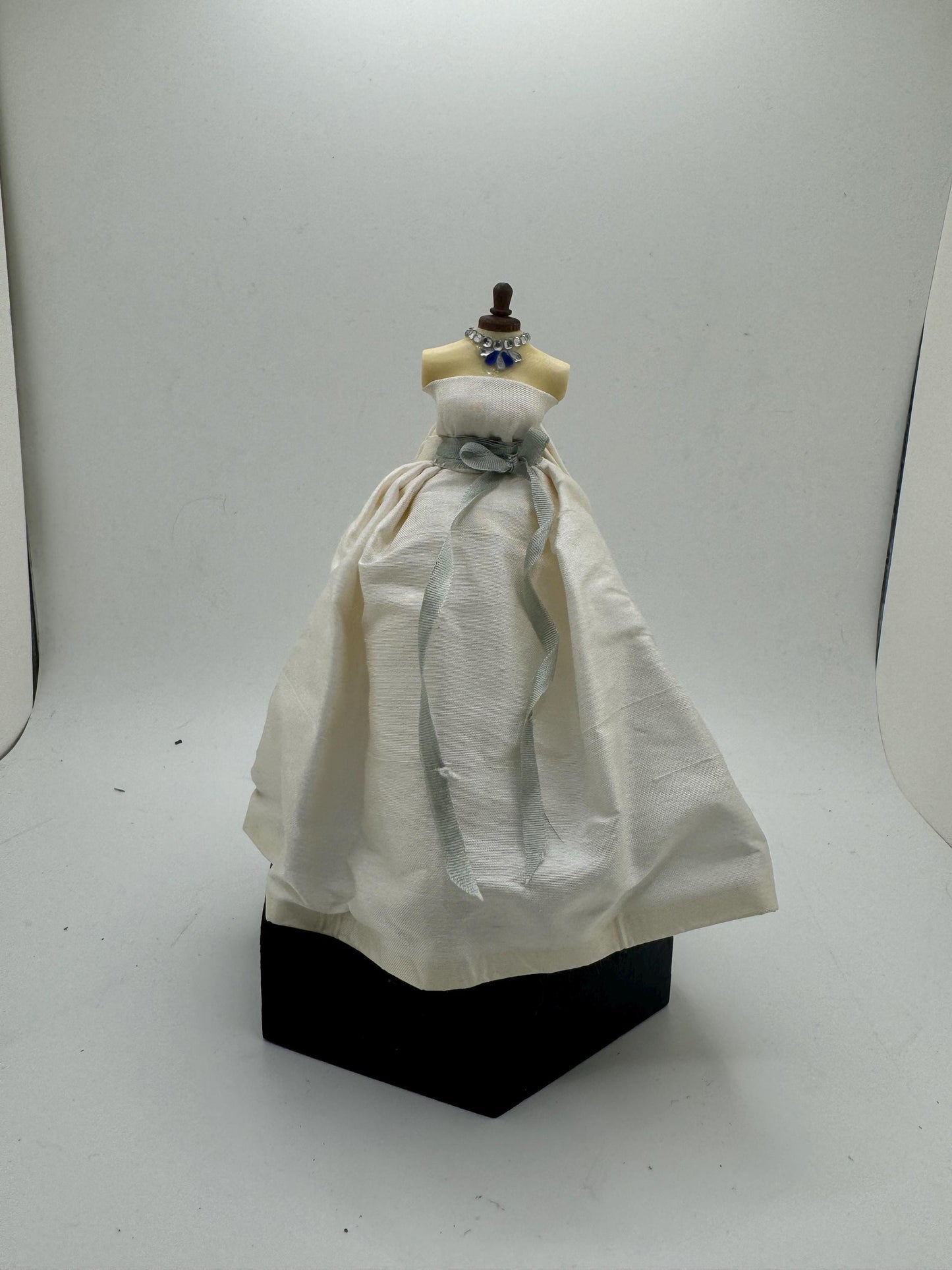 Dolls House Miniatures - 1/12th Wedding Gown