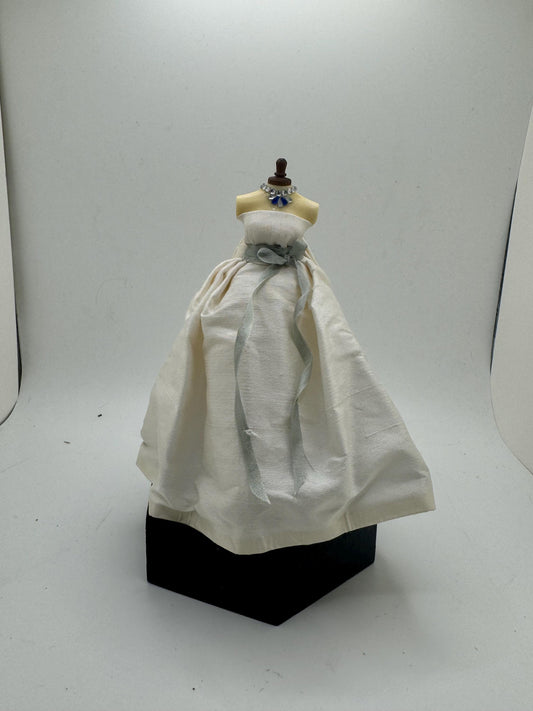 Dolls House Miniatures - 1/12th Wedding Gown