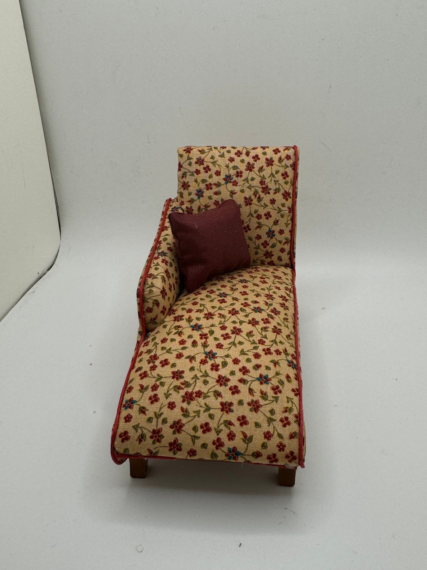 Dolls House Miniatures - 1/12 Chaise