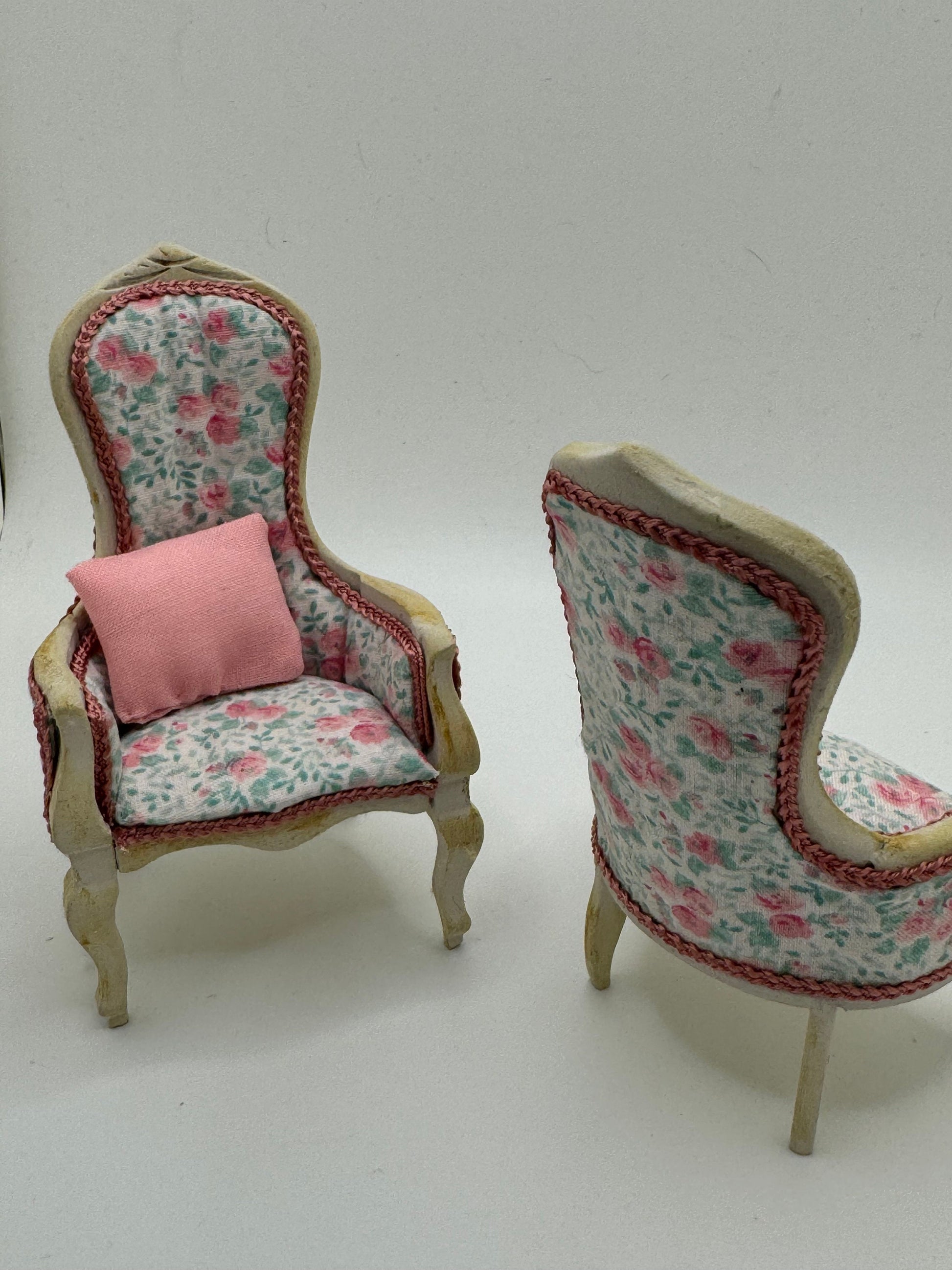 Dolls House Miniatures - 1/12th elegant regency chair x1