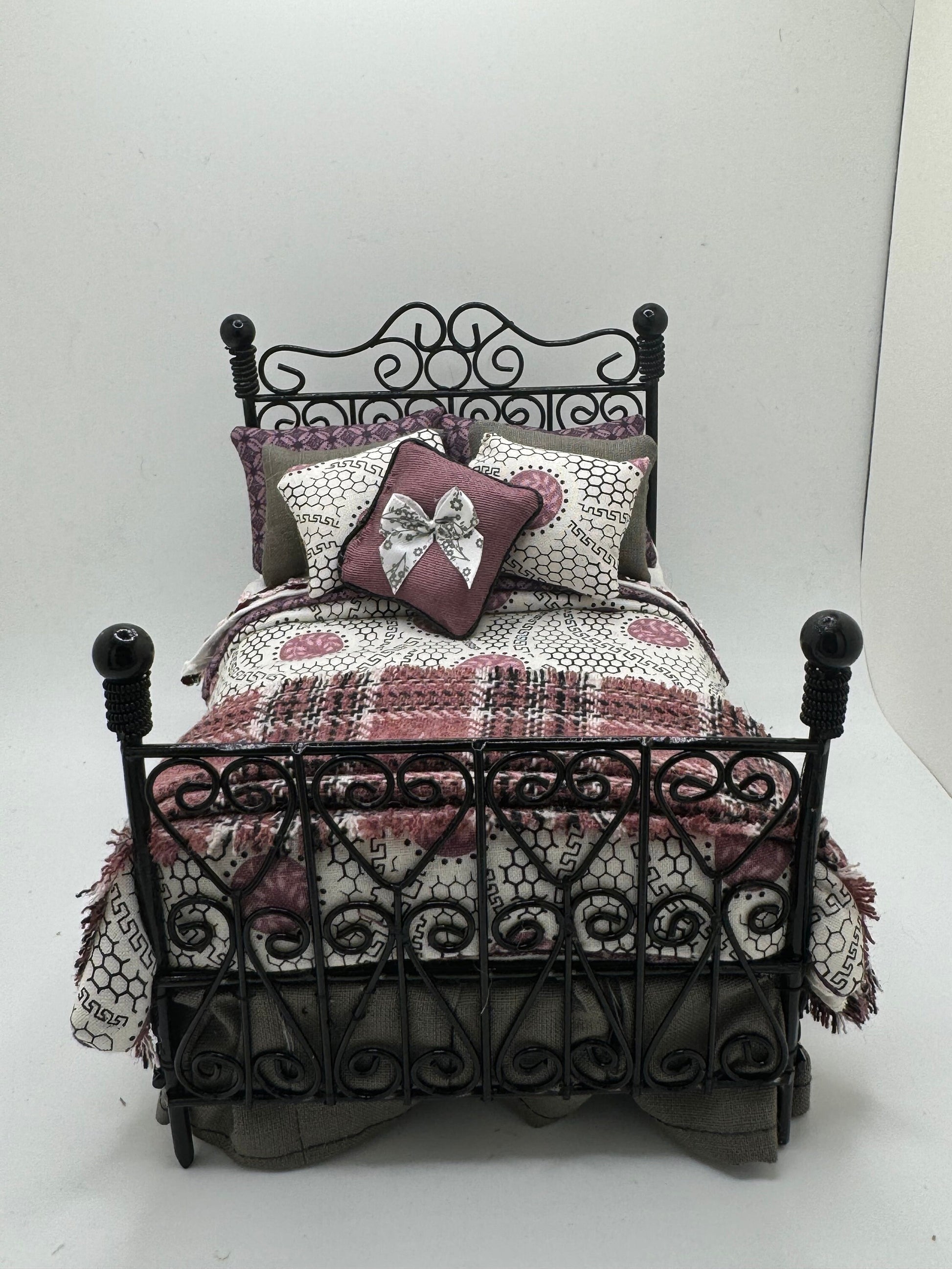 Dolls House Luxury Dressed 1/12th - 1:12 - 1 inch scale Hand Dressed Bed - Lady Sybil (Downton Abbey fabric)