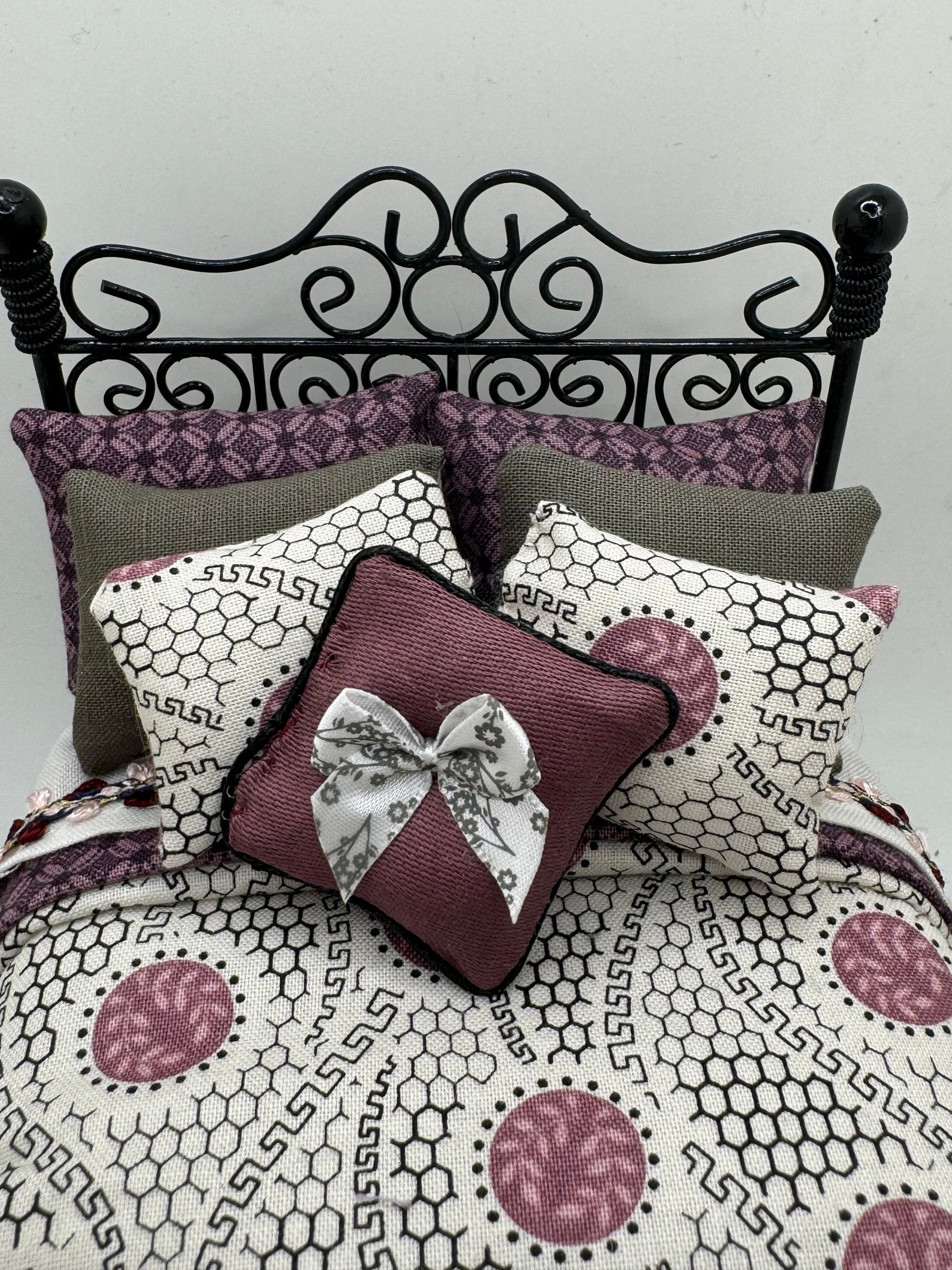 Dolls House Luxury Dressed 1/12th - 1:12 - 1 inch scale Hand Dressed Bed - Lady Sybil (Downton Abbey fabric)