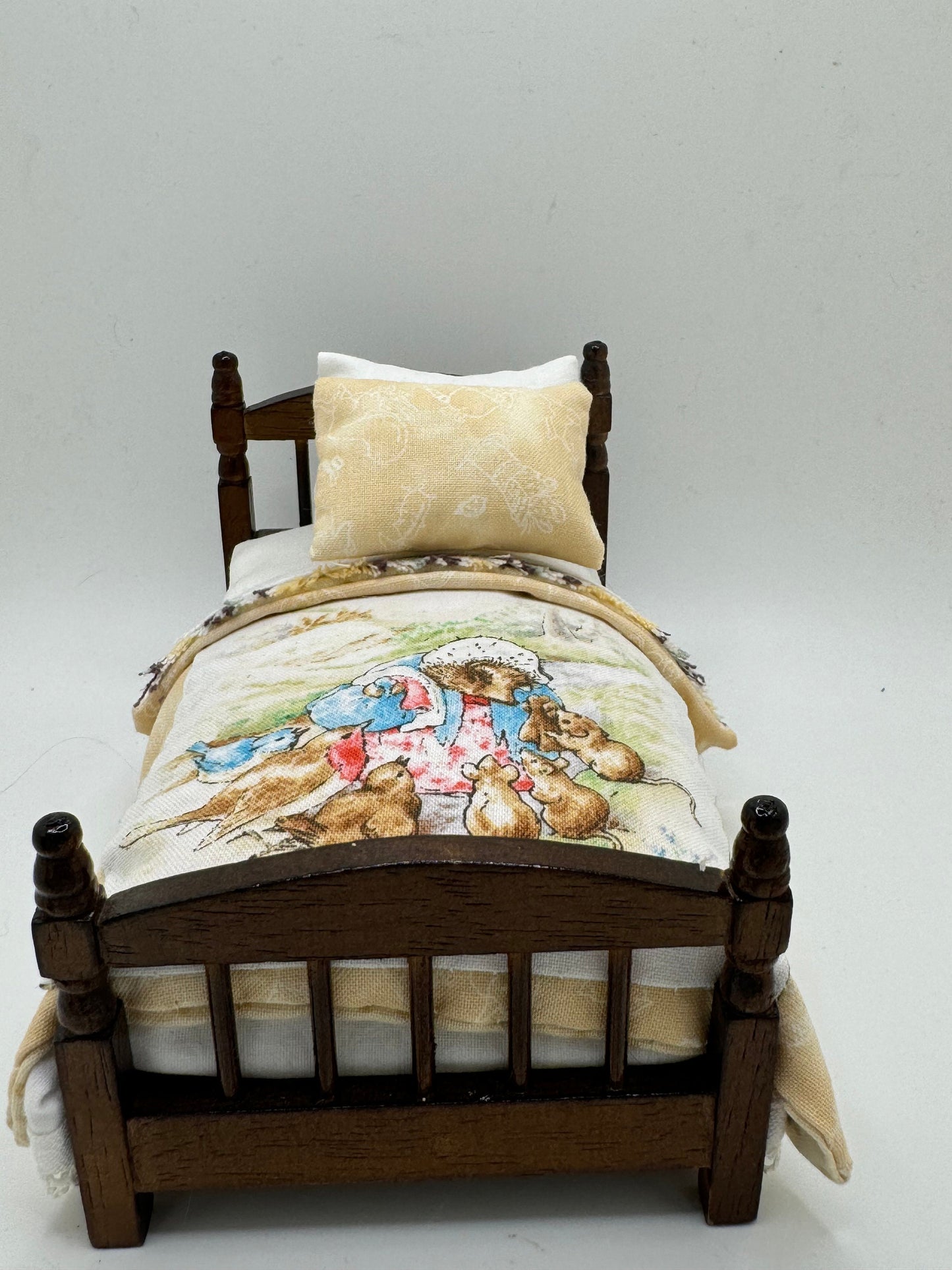 Dolls House Luxury Dressed 1/12th - 1:12 - 1 inch scale Hand Dressed Bed - Mrs Tiddlywinks Beatrix Potter