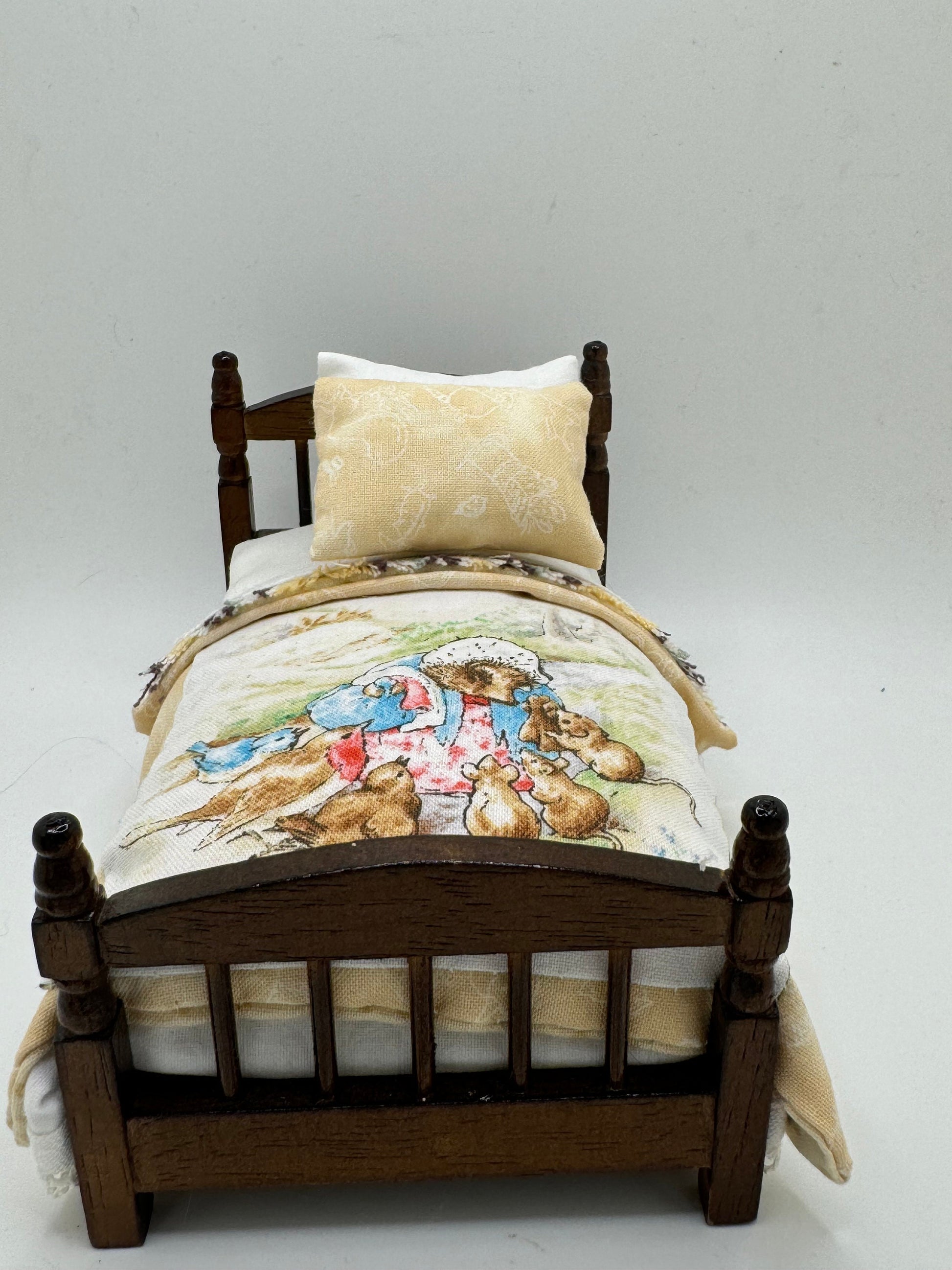Dolls House Luxury Dressed 1/12th - 1:12 - 1 inch scale Hand Dressed Bed - Mrs Tiddlywinks Beatrix Potter