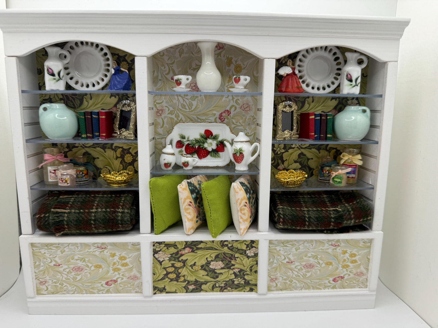 Dolls House Miniatures - Homewares / Gift shop shelf