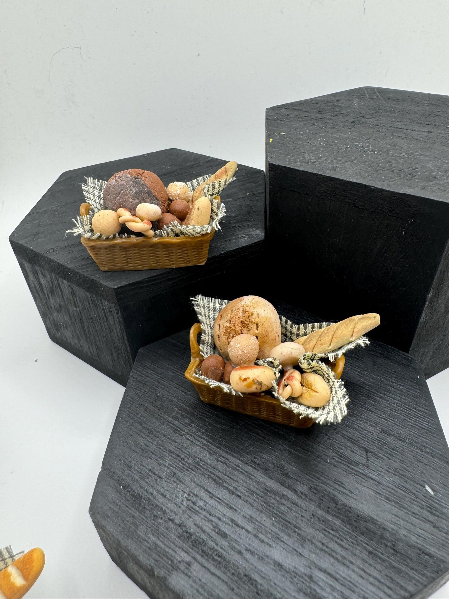 DOLLS HOUSE Miniatures - Bread Basket x1