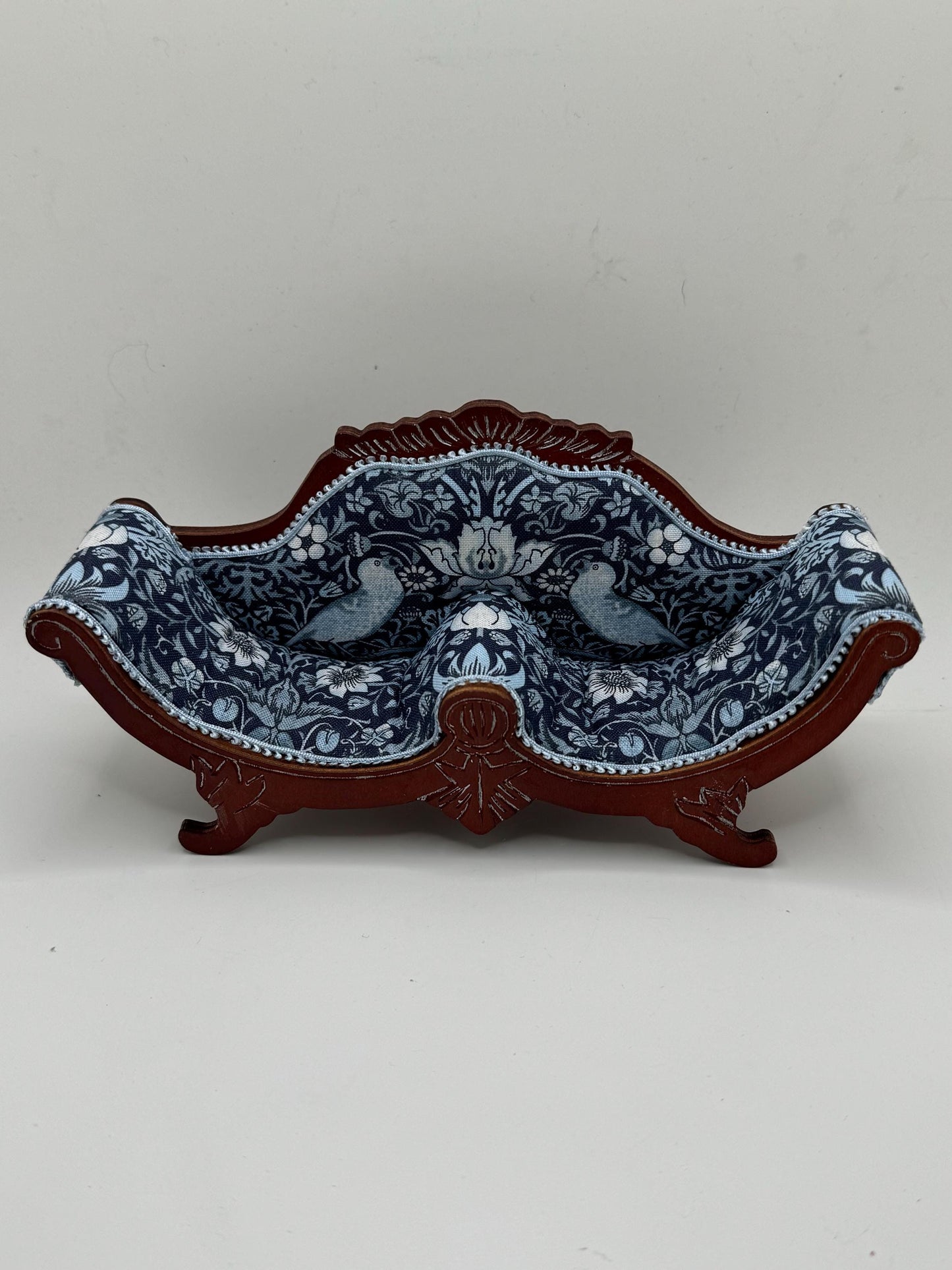 Dolls House Miniatures - 1/12th William Morris fabric elegant Sofa