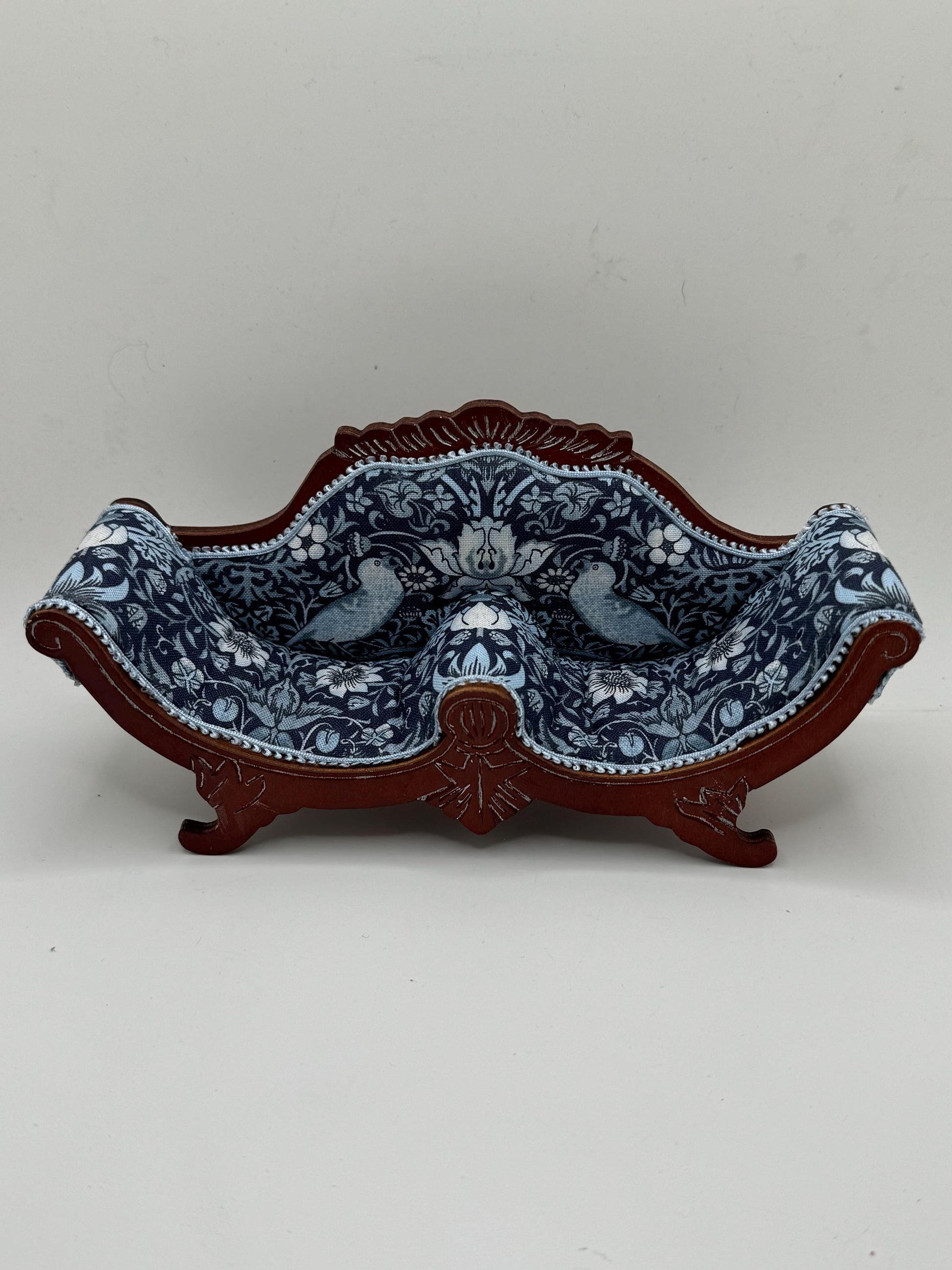 Dolls House Miniatures - 1/12th William Morris fabric elegant Sofa