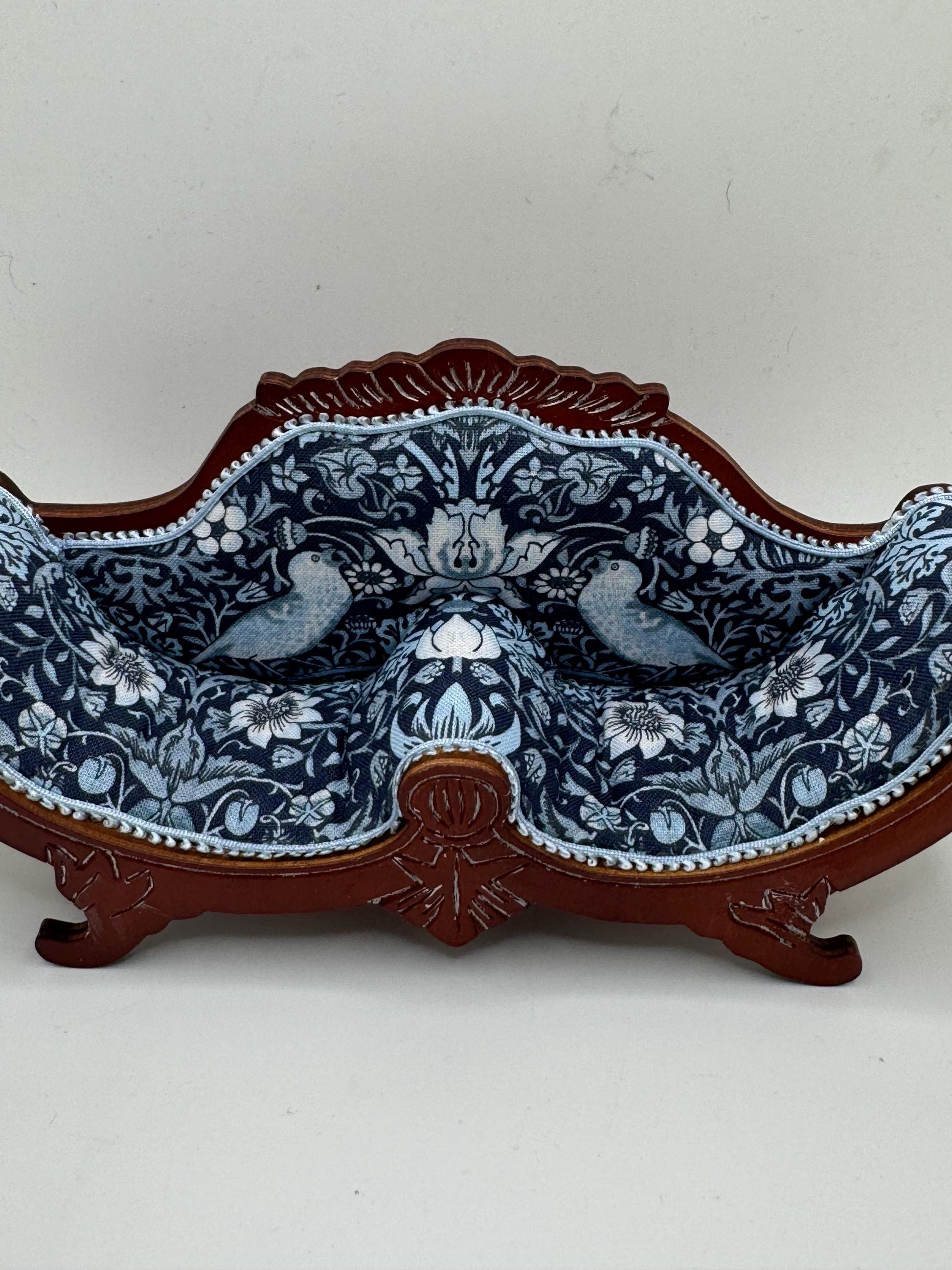 Dolls House Miniatures - 1/12th William Morris fabric elegant Sofa