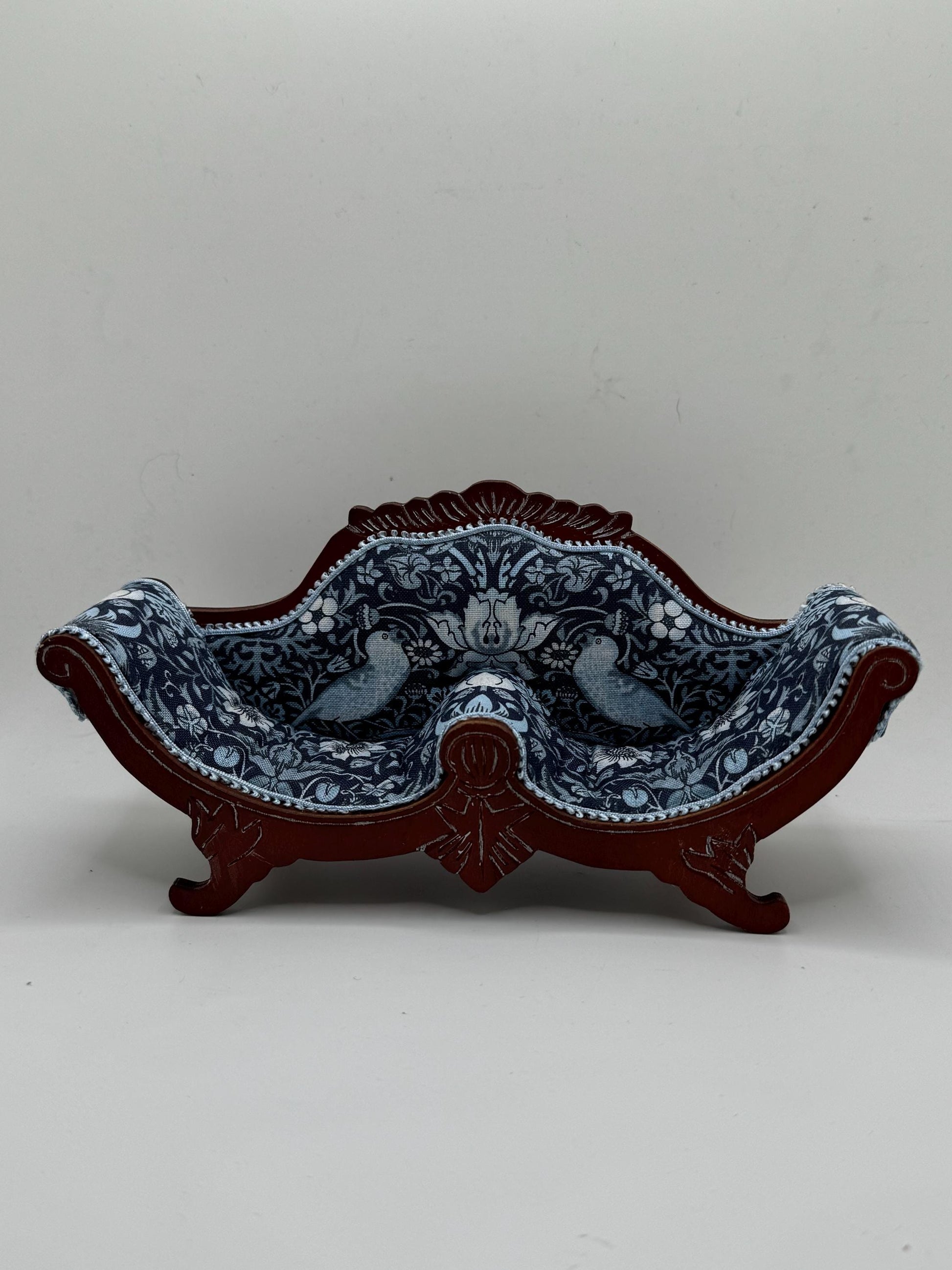 Dolls House Miniatures - 1/12th William Morris fabric elegant Sofa