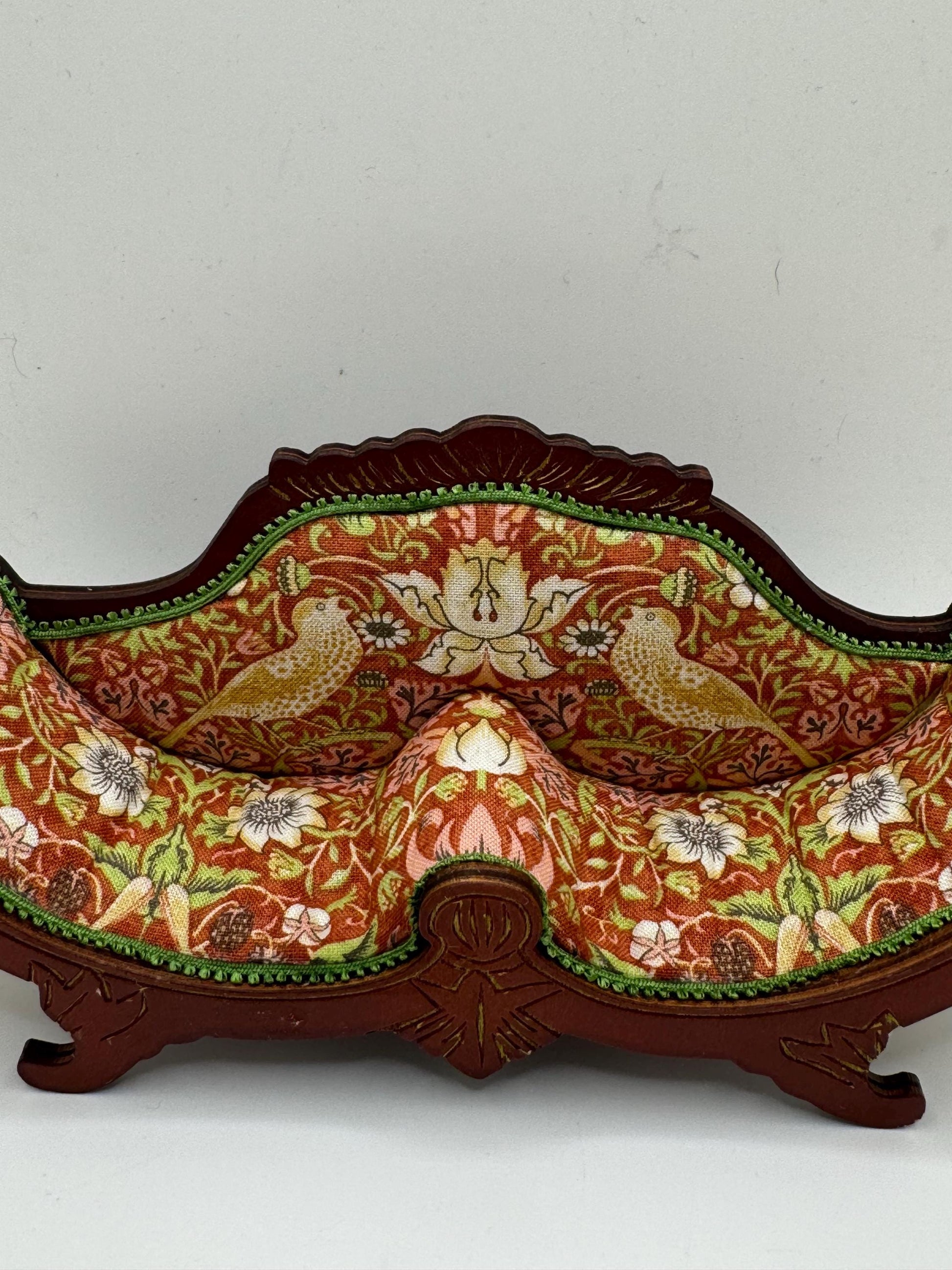Dolls House Miniatures - 1/12th William Morris fabric elegant Sofa