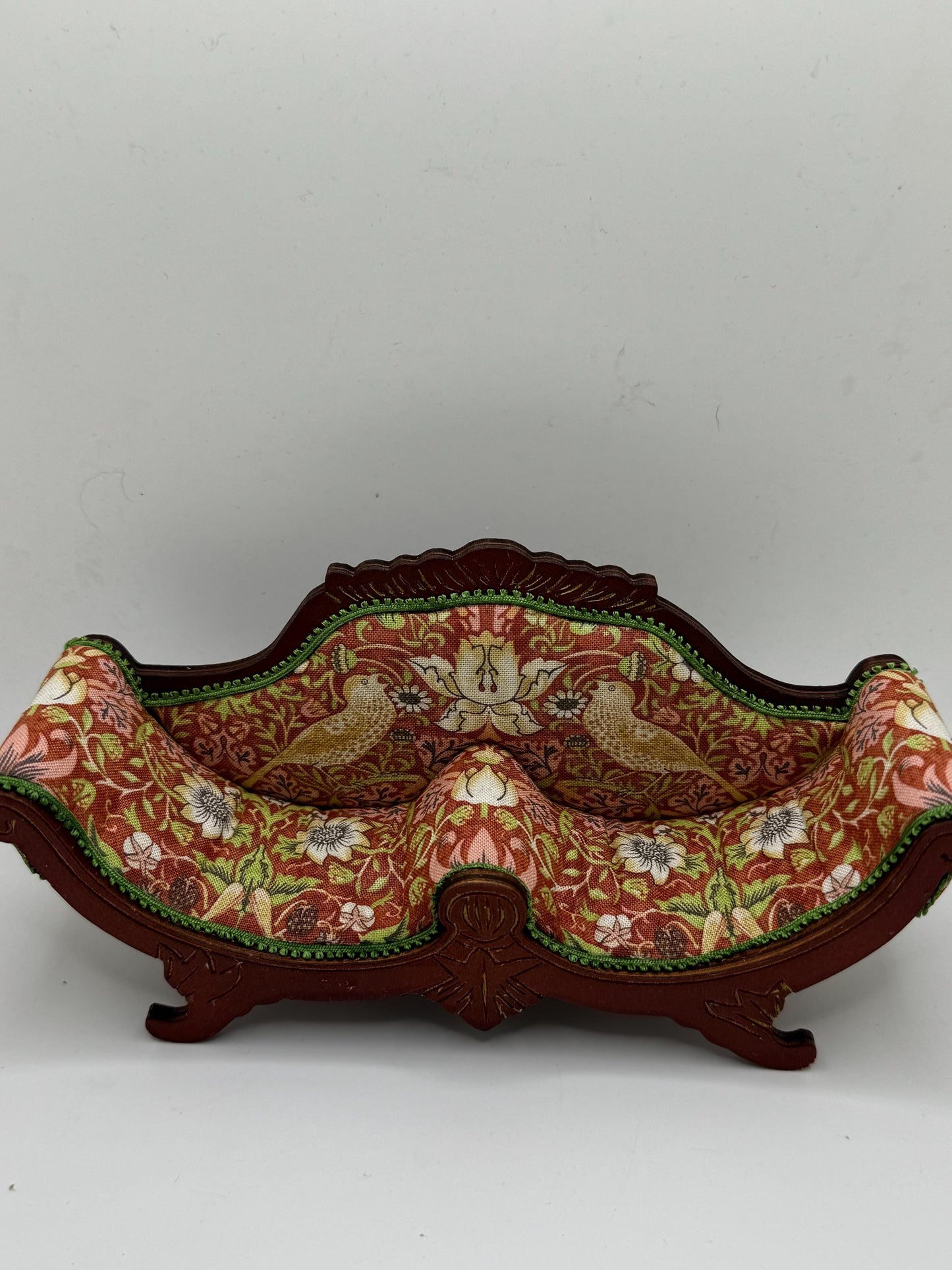 Dolls House Miniatures - 1/12th William Morris fabric elegant Sofa