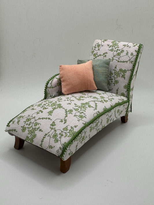 Dolls House Miniatures - 1/12 Chaise