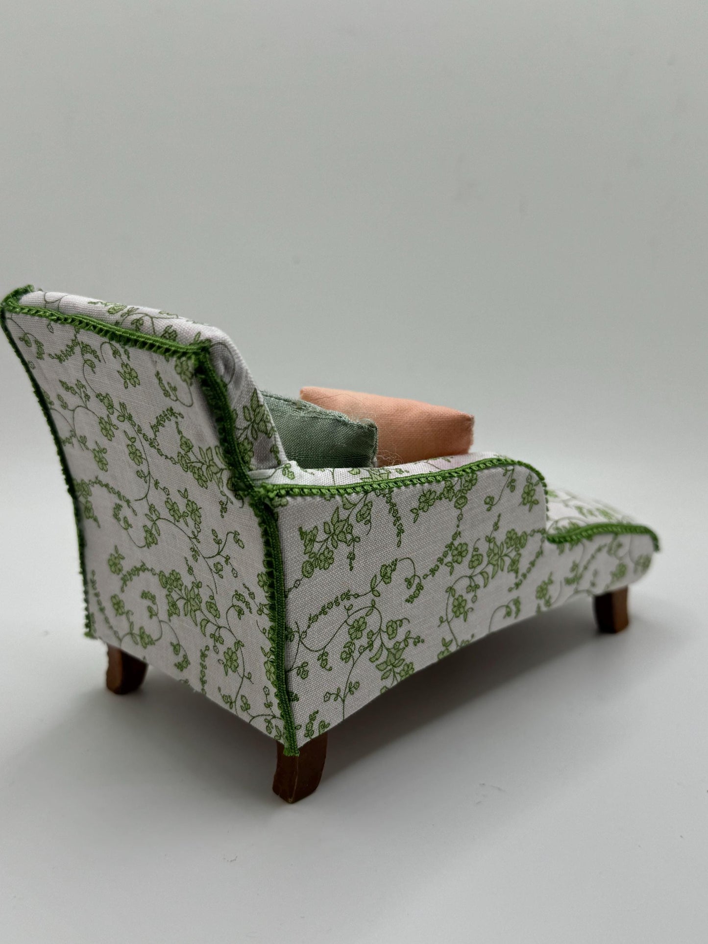 Dolls House Miniatures - 1/12 Chaise