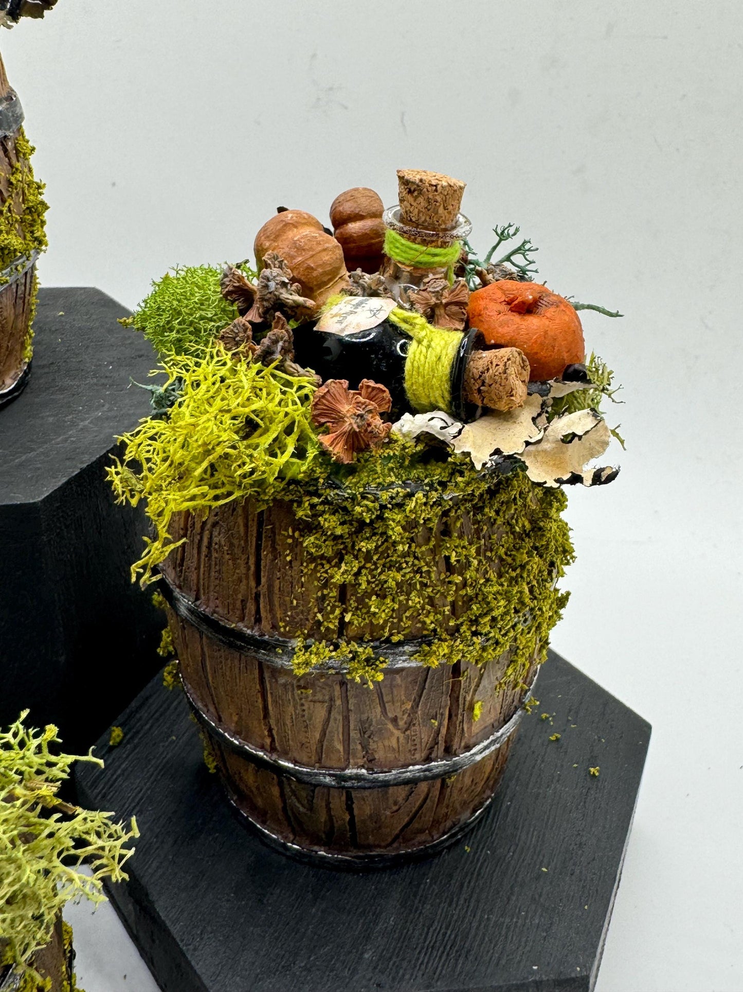 Dolls House Miniatures - 1/12 Spooky Barrel x1