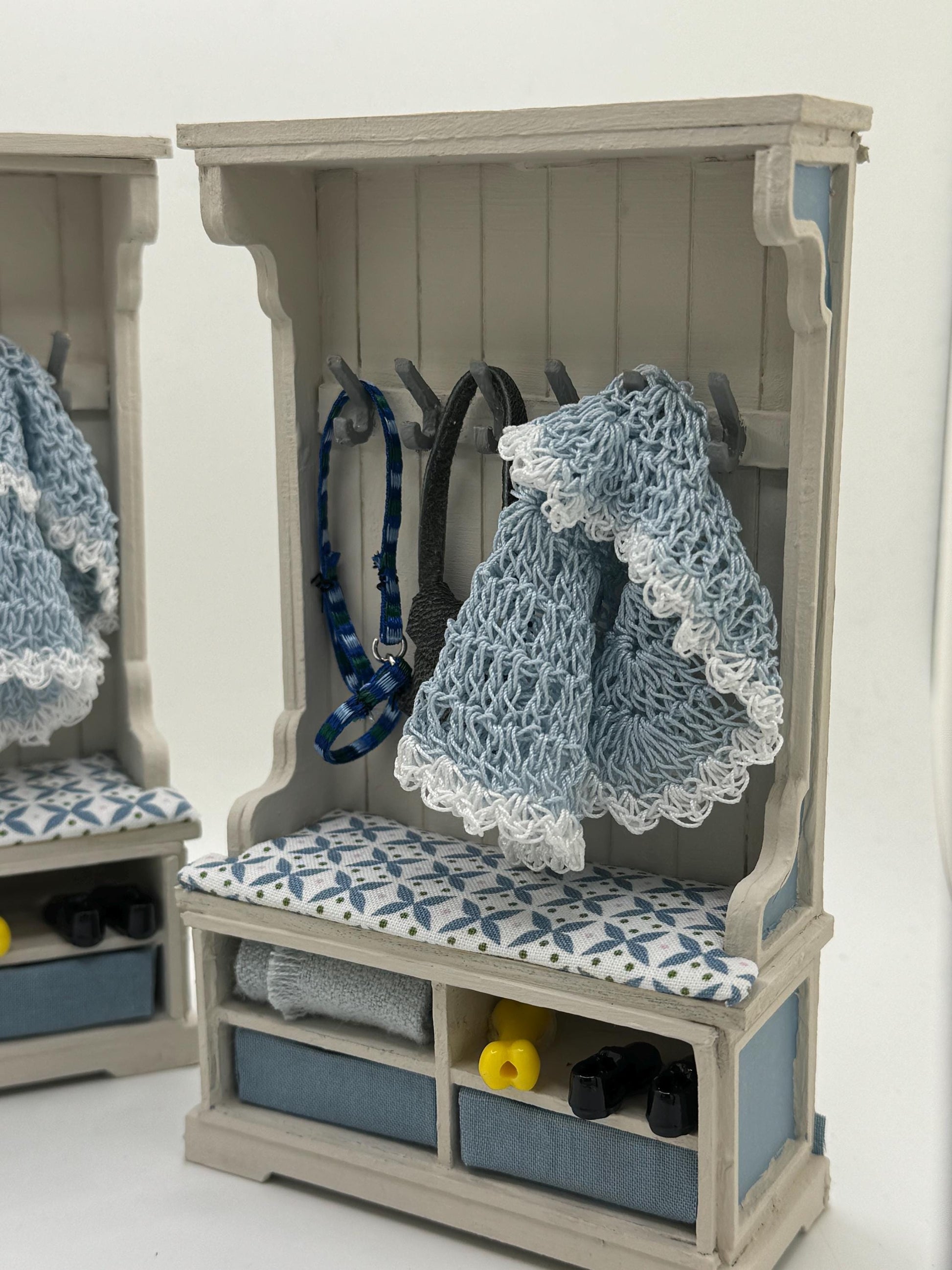 Dolls House Miniatures - 1/12th  - Hallway Settle coat rack (2 available)