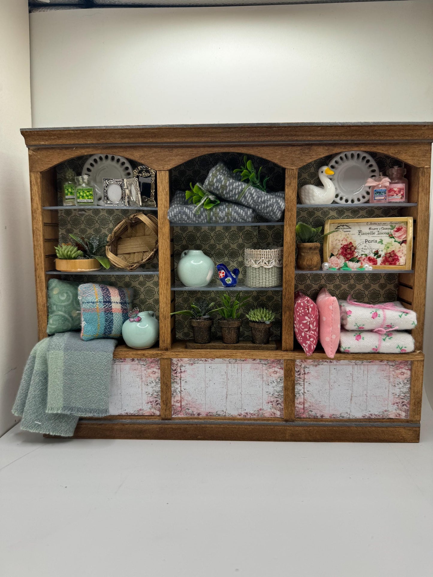 Dolls House Miniatures - Hand Made 1/12th  -  Homewares / house decor shop  Shelves