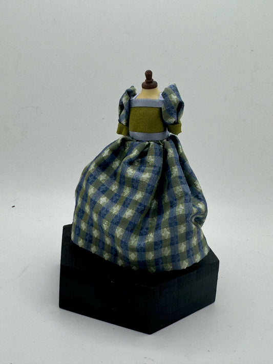 Dolls House Miniatures - 1/12th child’s gown