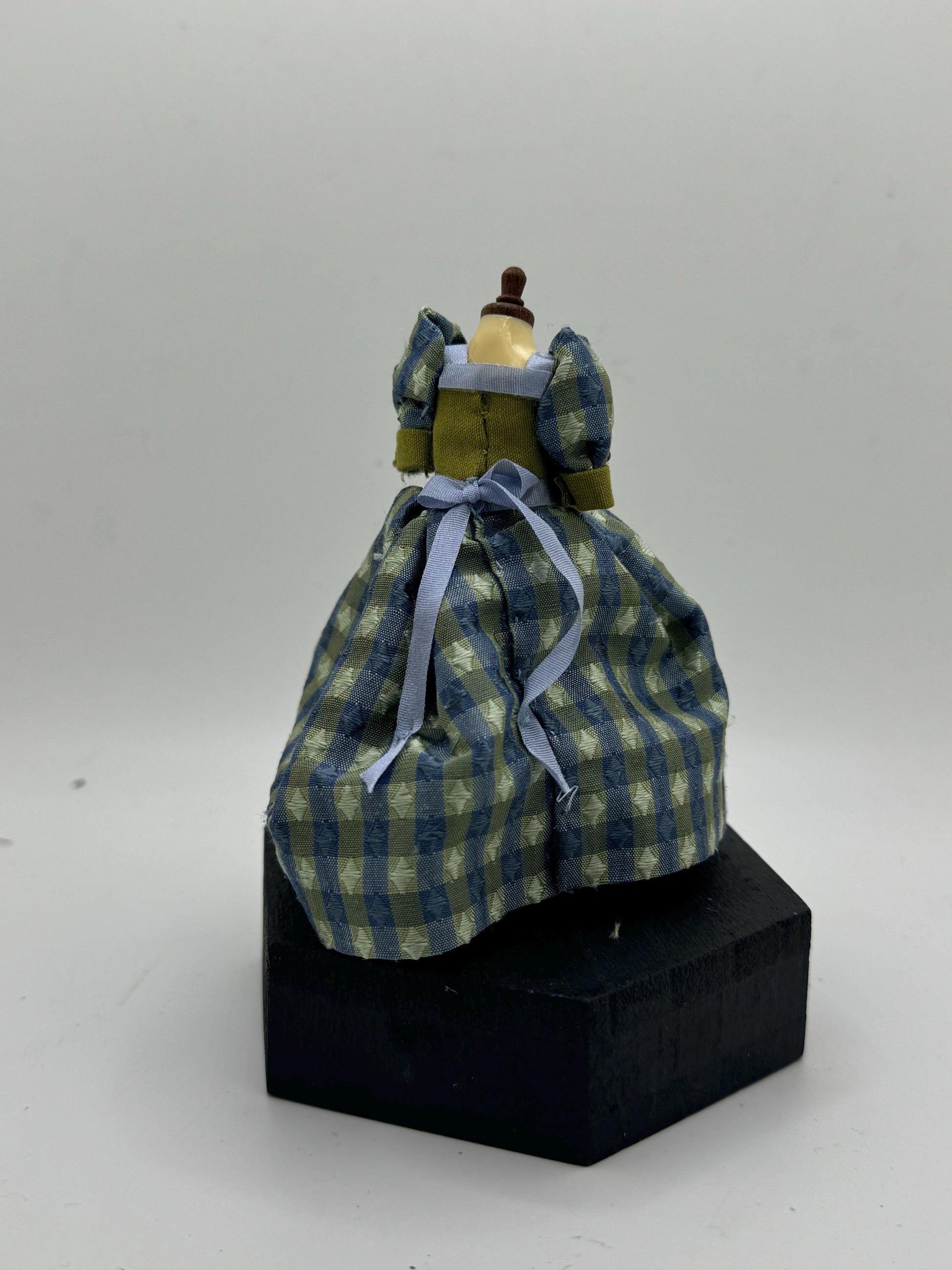 Dolls House Miniatures - 1/12th child’s gown