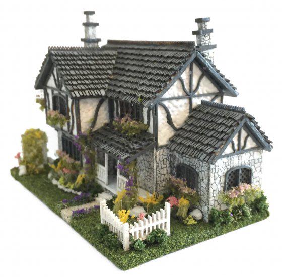 Hart’s Desire Miniatures - 1:144 1/144th micro scale house kit - Harper Grace Tudor