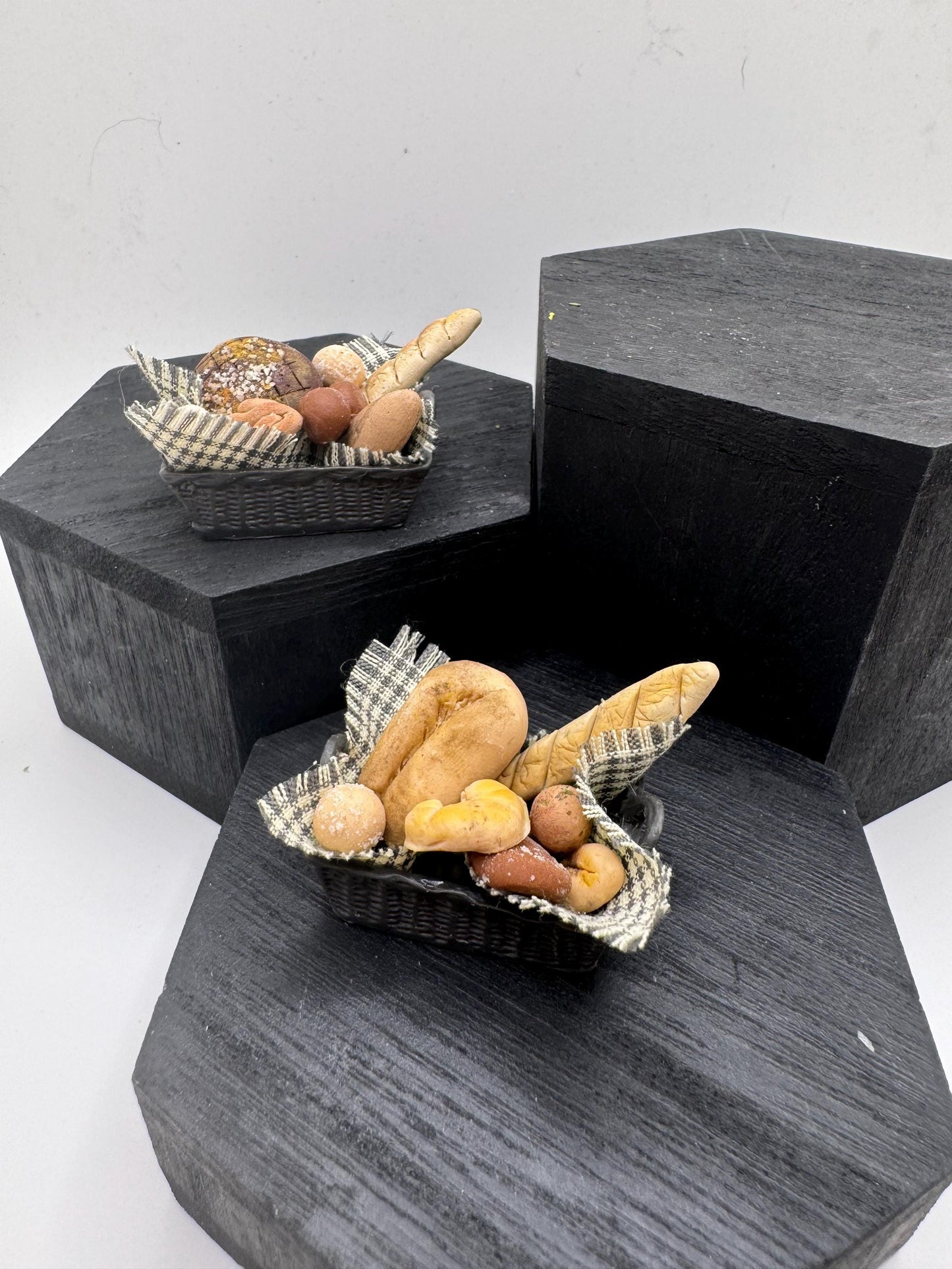 DOLLS HOUSE Miniatures - Bread Basket x1