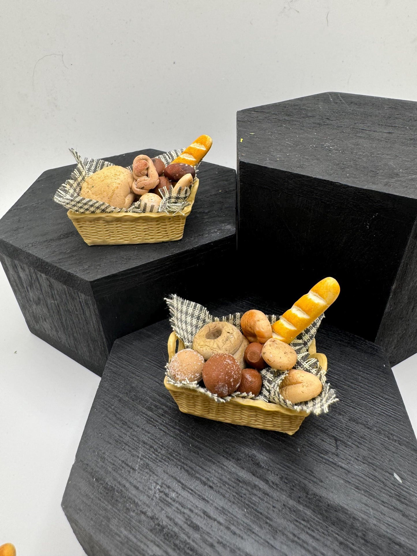 DOLLS HOUSE Miniatures - Bread Basket x1