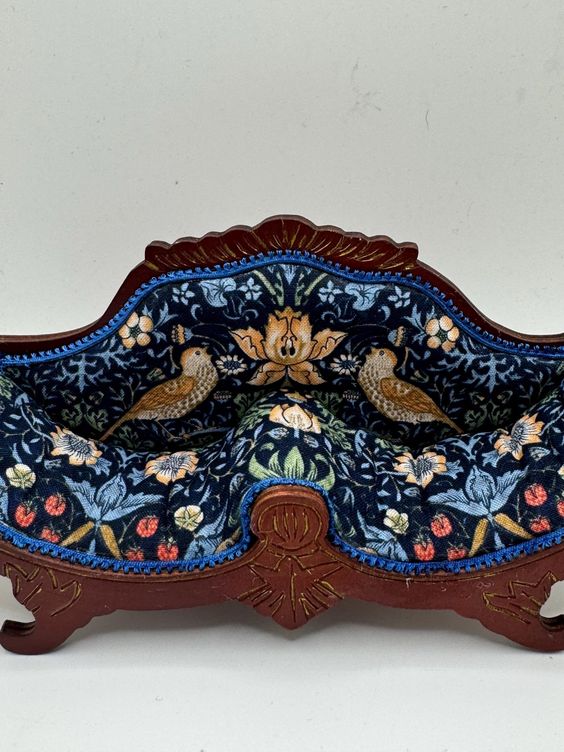 Dolls House Miniatures - 1/12th William Morris fabric elegant Sofa