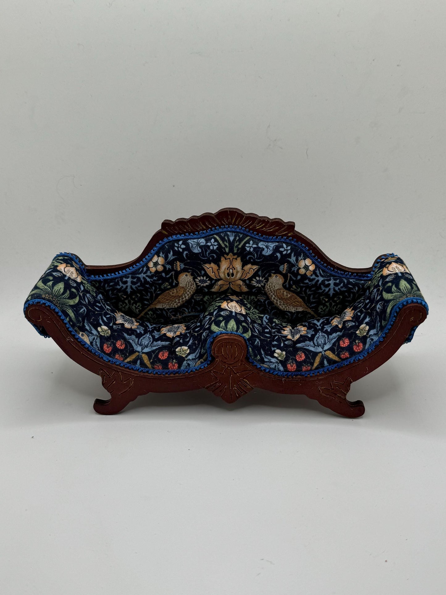 Dolls House Miniatures - 1/12th William Morris fabric elegant Sofa