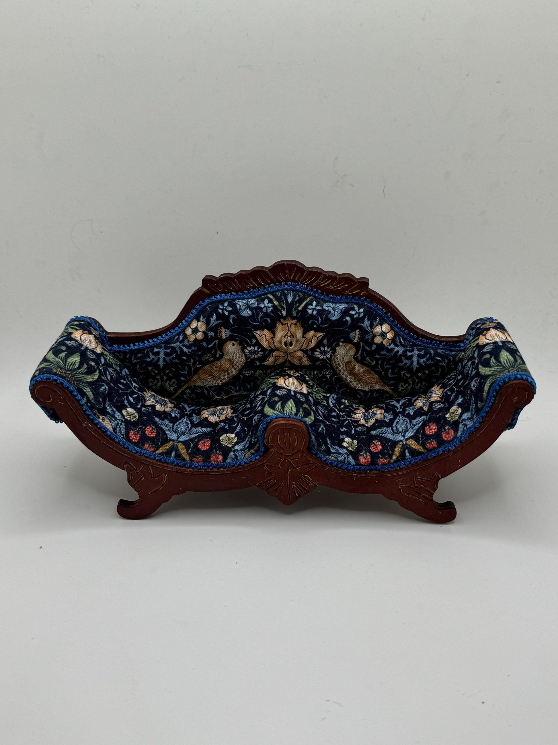 Dolls House Miniatures - 1/12th William Morris fabric elegant Sofa