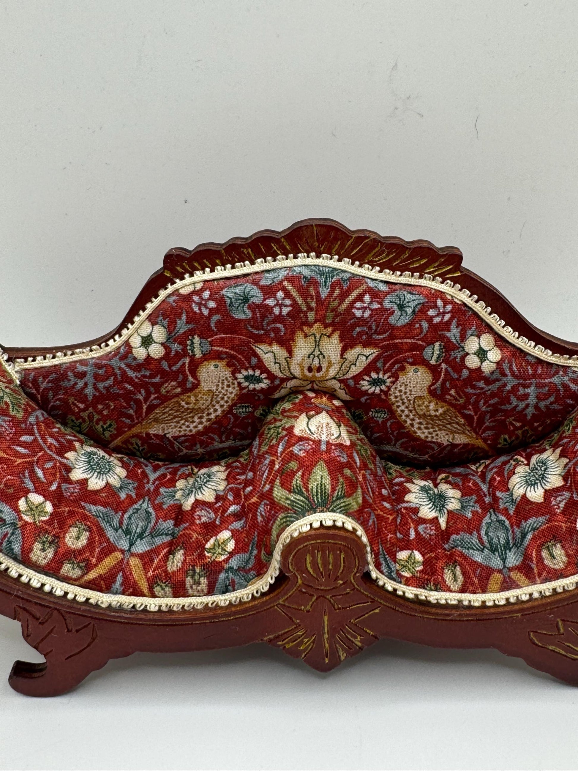 Dolls House Miniatures - 1/12th William Morris fabric elegant Sofa