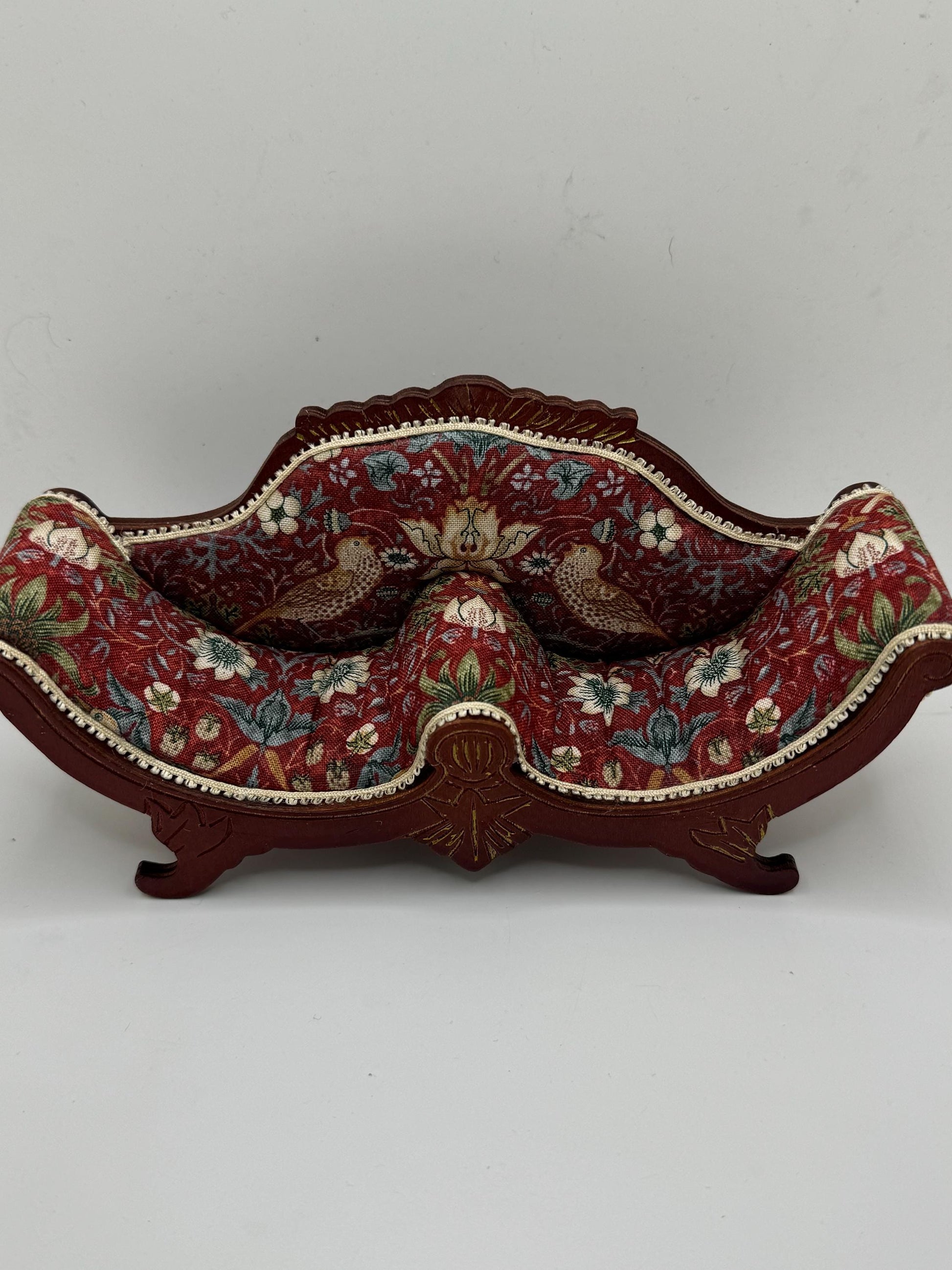 Dolls House Miniatures - 1/12th William Morris fabric elegant Sofa