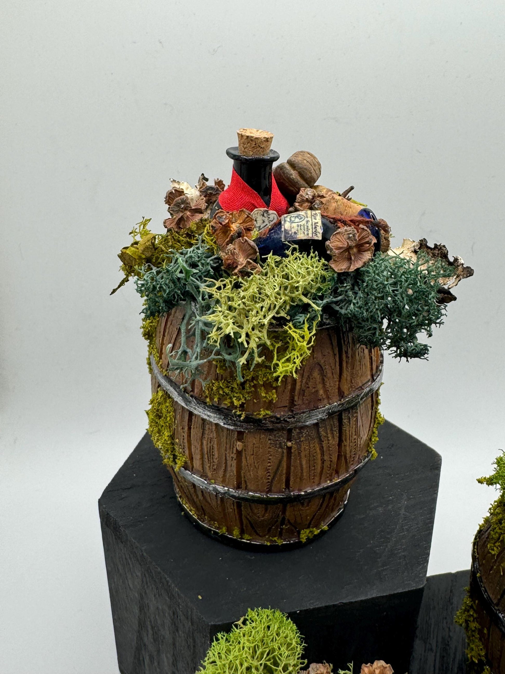 Dolls House Miniatures - 1/12 Spooky Barrel x1