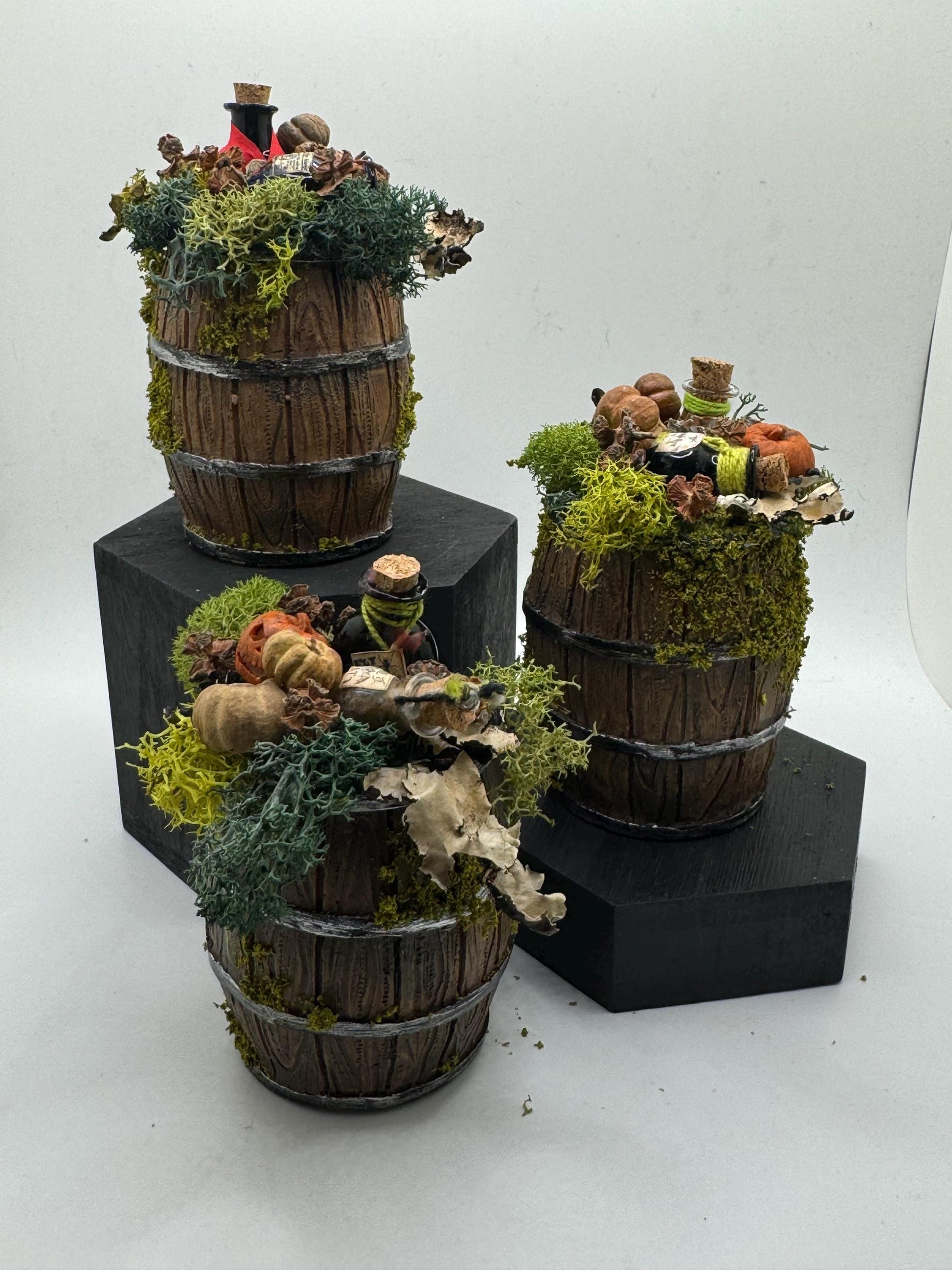 Dolls House Miniatures - 1/12 Spooky Barrel x1