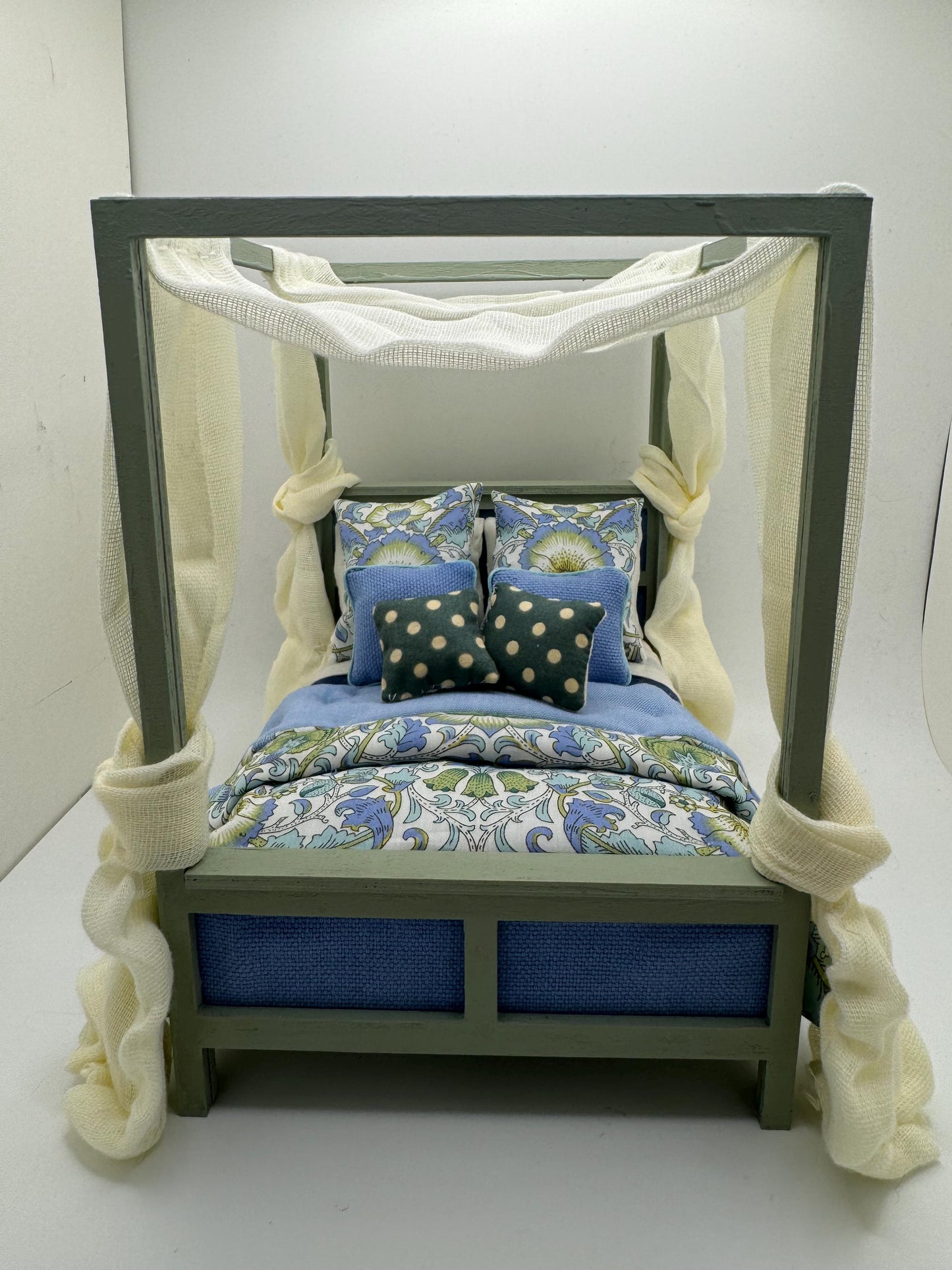 Dolls House Luxury Dressed 1/12th - 1:12 - 1 inch scale Contemporary Four Poster bed with Liberty fabrics - Sienna