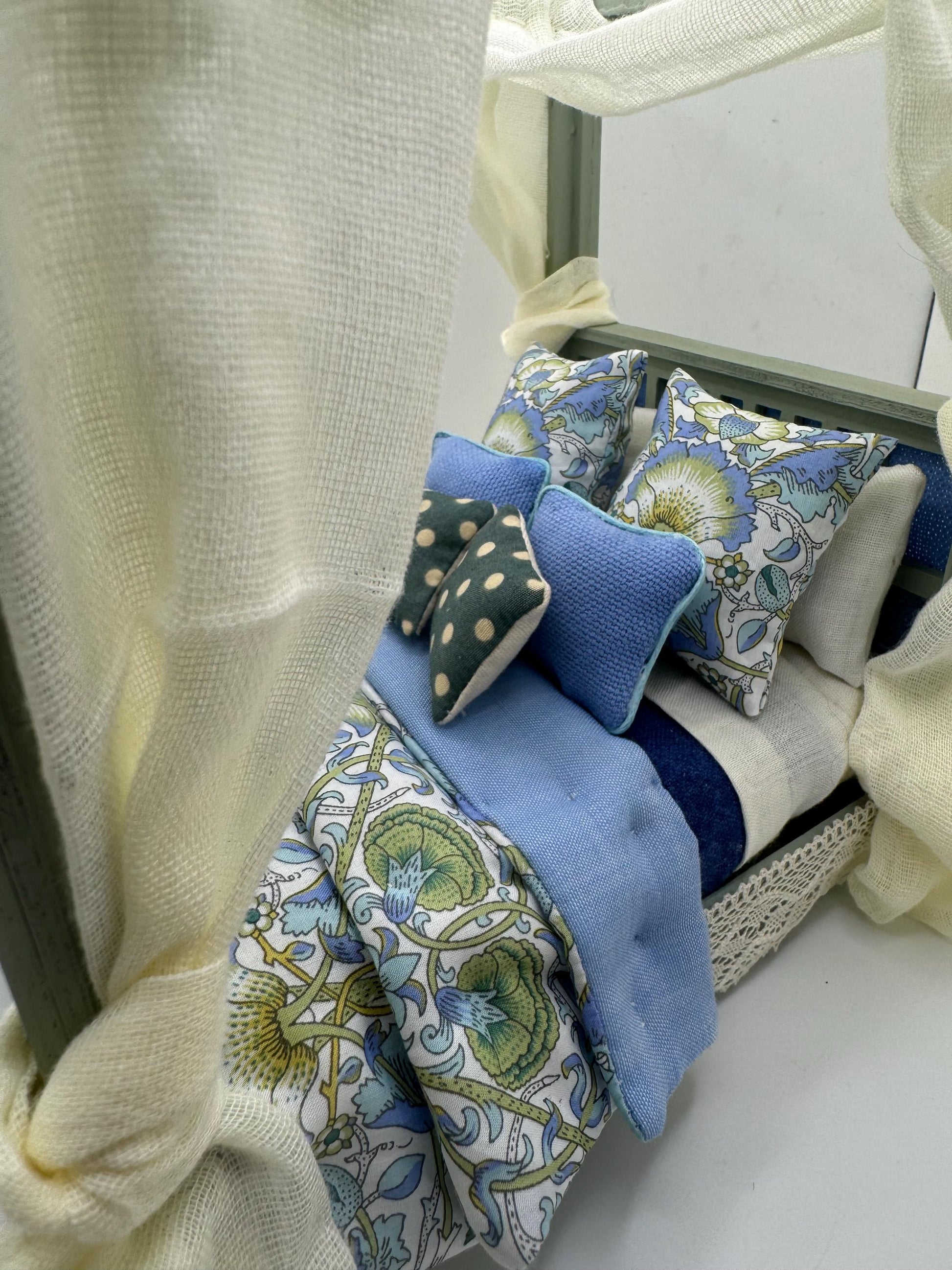 Dolls House Luxury Dressed 1/12th - 1:12 - 1 inch scale Contemporary Four Poster bed with Liberty fabrics - Sienna