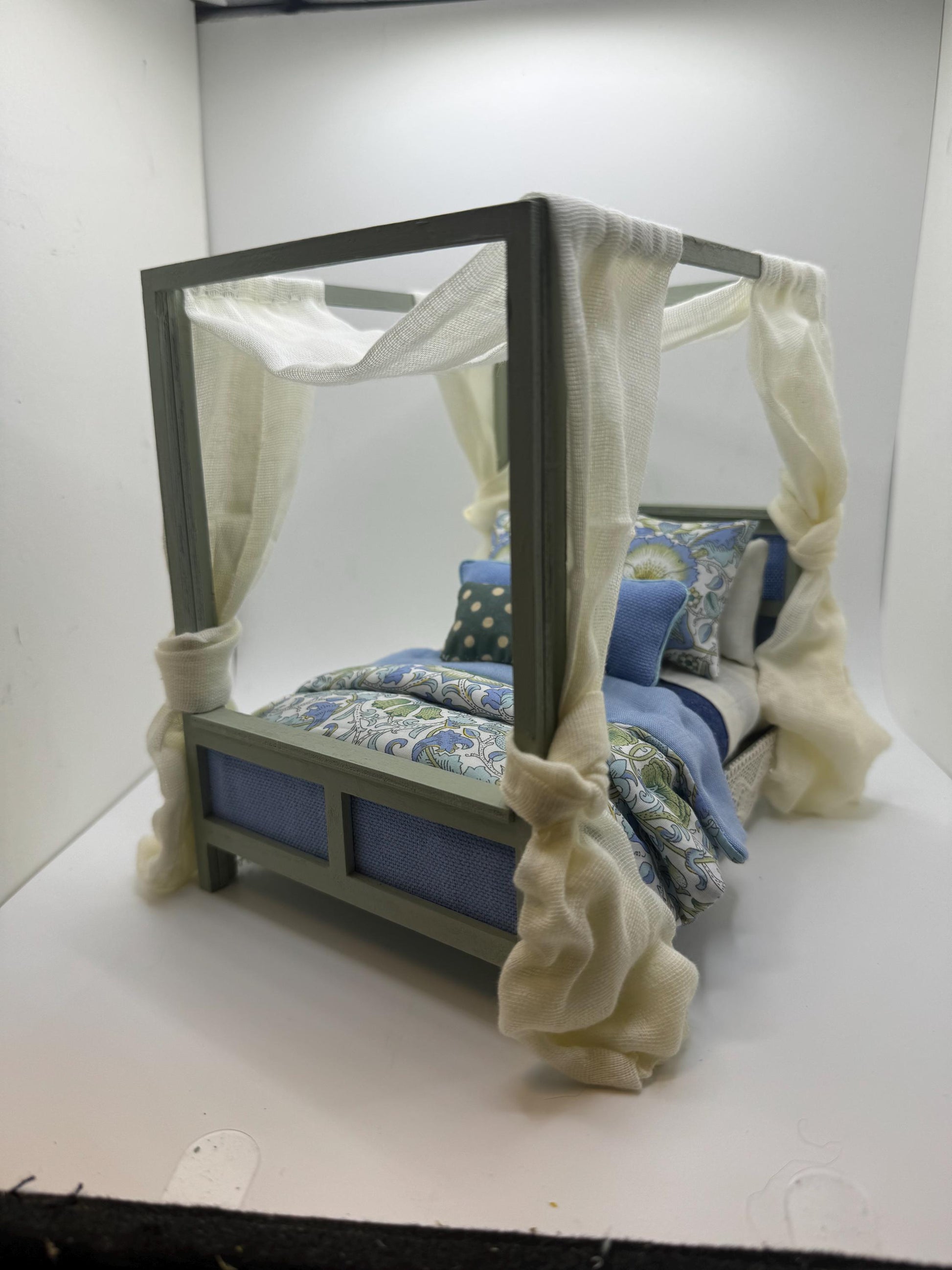 Dolls House Luxury Dressed 1/12th - 1:12 - 1 inch scale Contemporary Four Poster bed with Liberty fabrics - Sienna