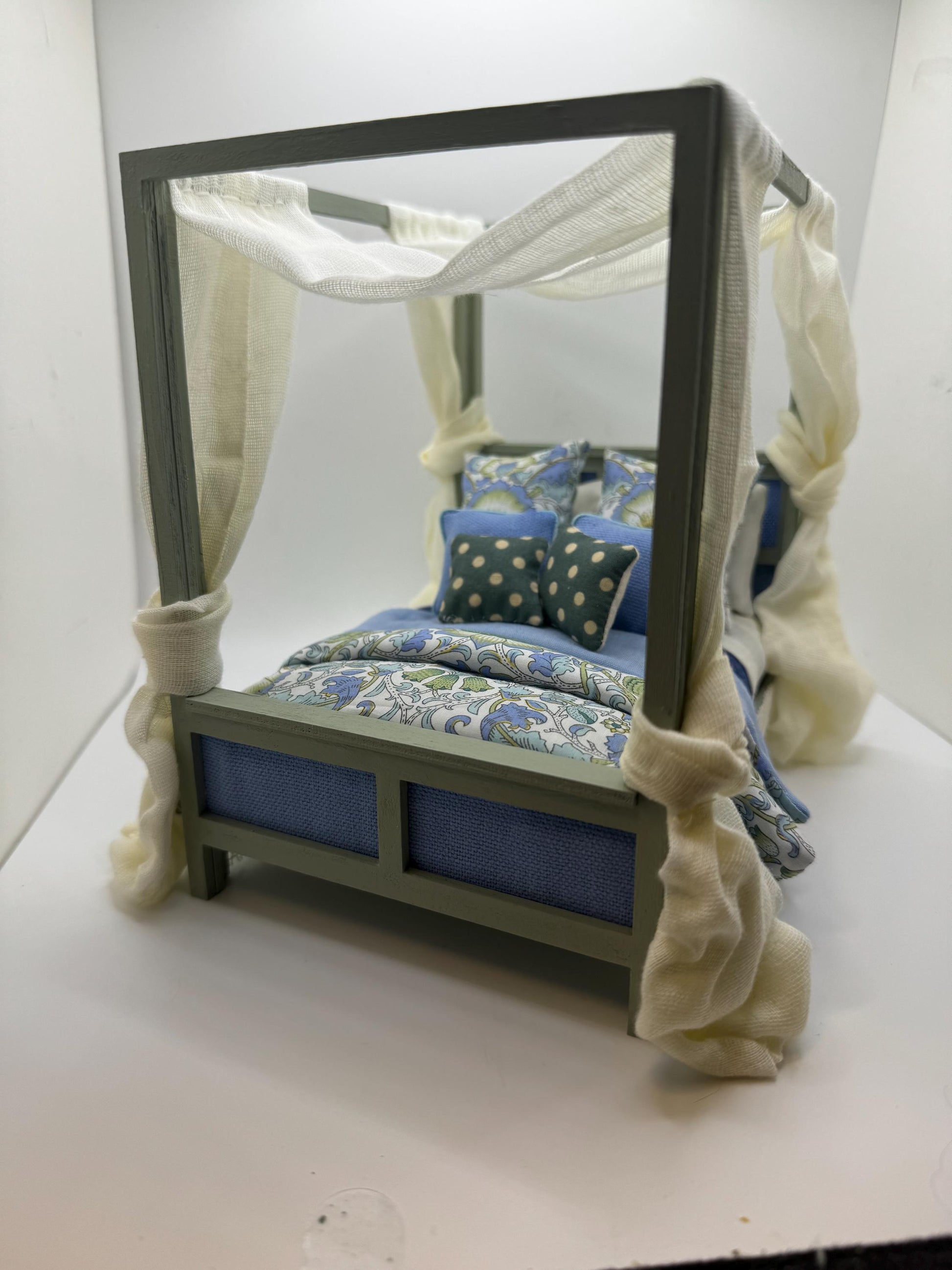 Dolls House Luxury Dressed 1/12th - 1:12 - 1 inch scale Contemporary Four Poster bed with Liberty fabrics - Sienna