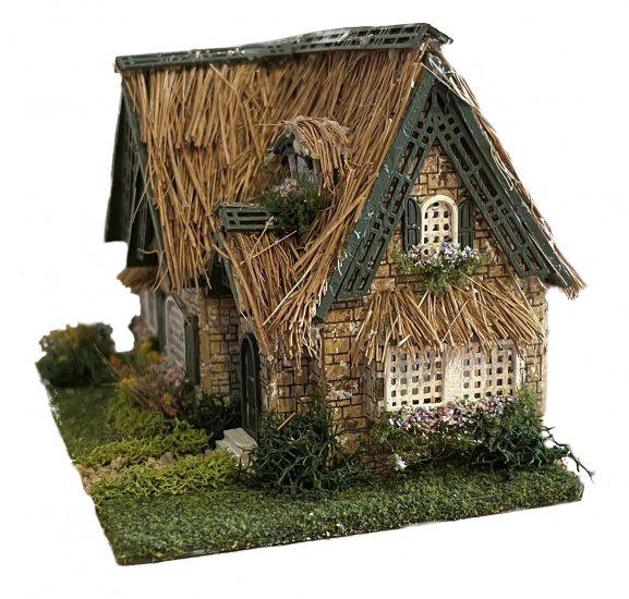 Hart’s Desire Miniatures - 1:144 1/144th micro scale house kit - Emerie Cottage