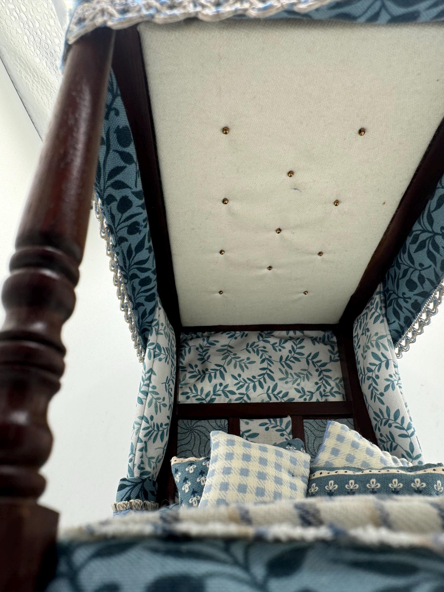 Dolls House Luxury Dressed 1/12th - 1:12 - 1 inch scale Four Poster bed with William Morris fabrics - Mary