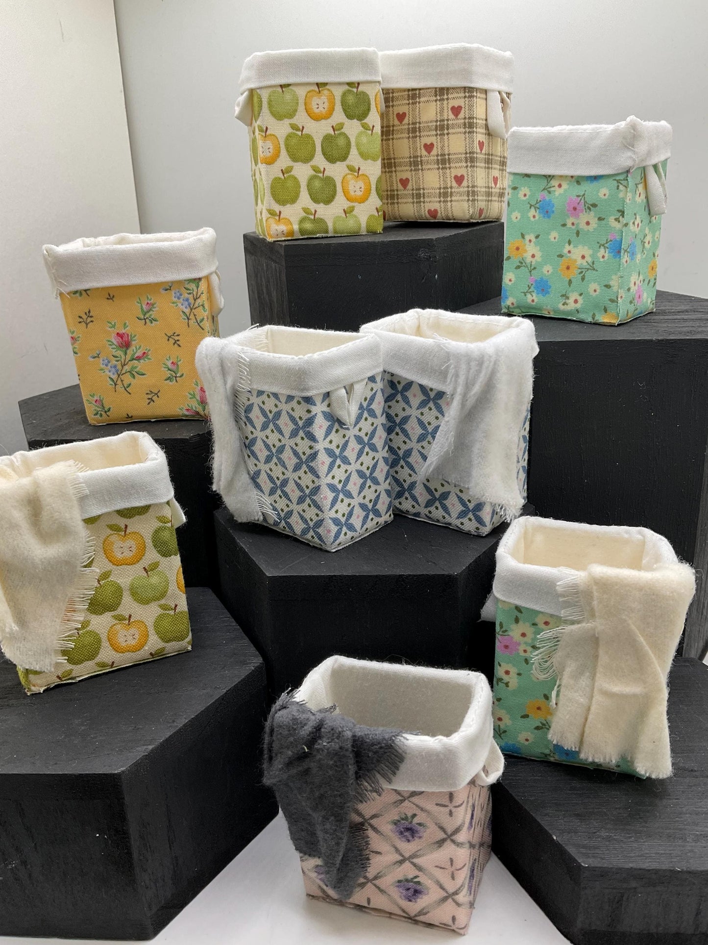 Dolls House Miniatures -  laundry basket x1