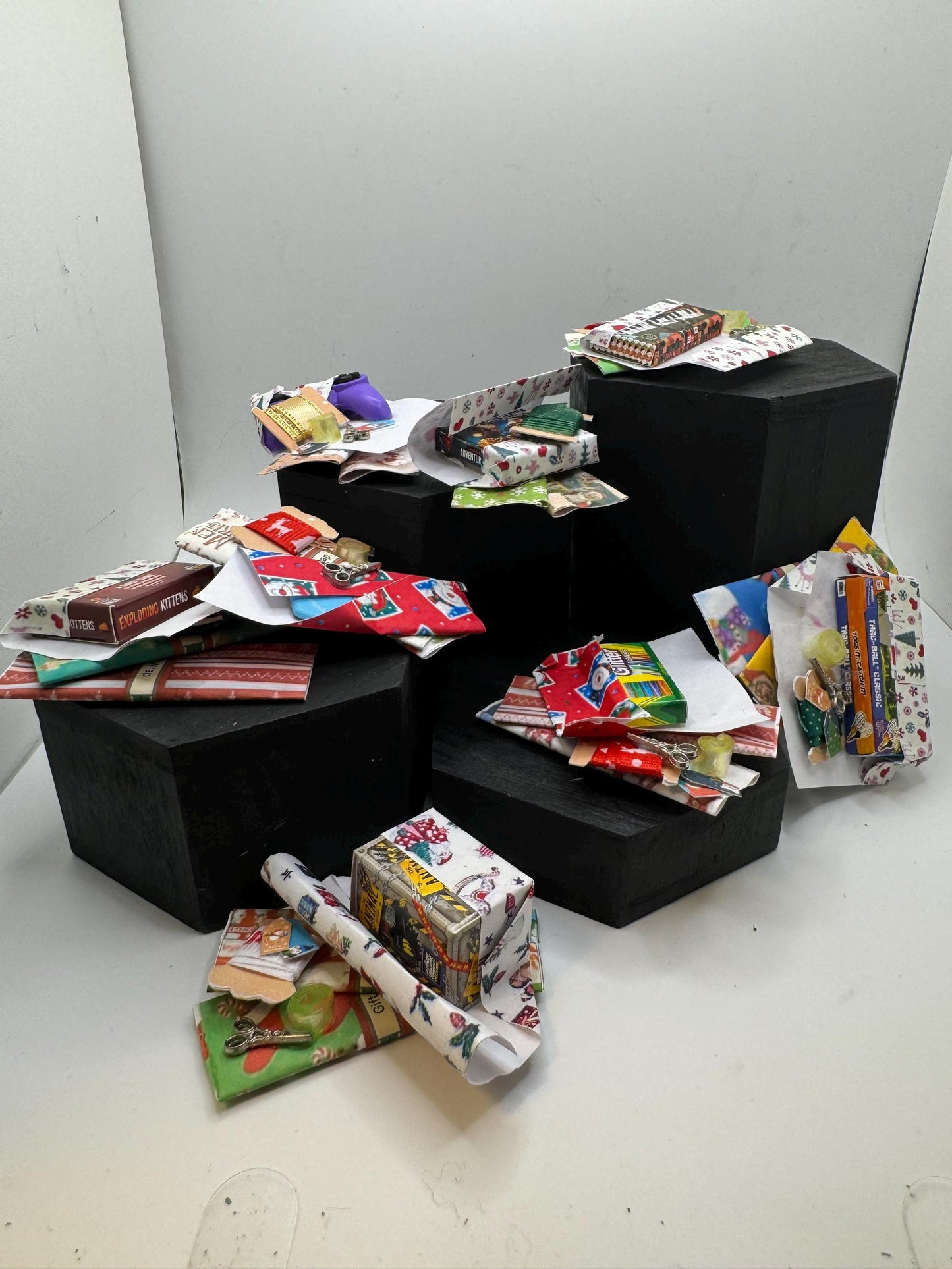 Dolls House Miniatures - Christmas wrapping presents x1 various