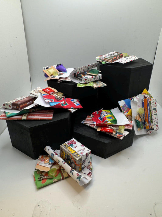 Dolls House Miniatures - Christmas wrapping presents x1 various