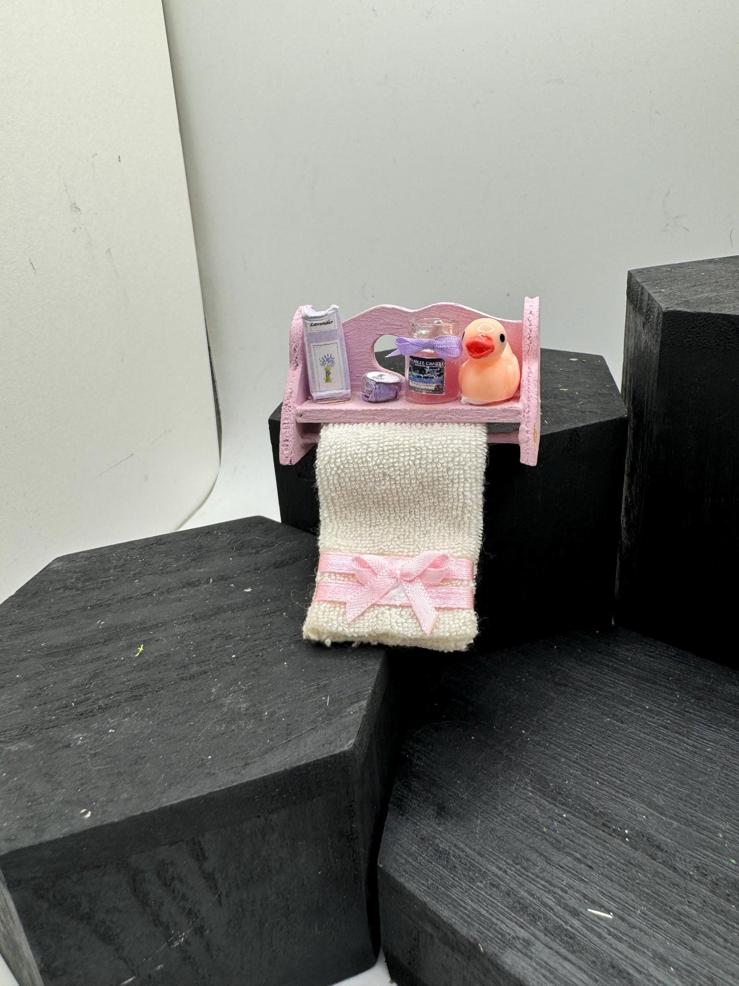 Dolls House Miniatures - 1/12 bathroom / nursery shelf