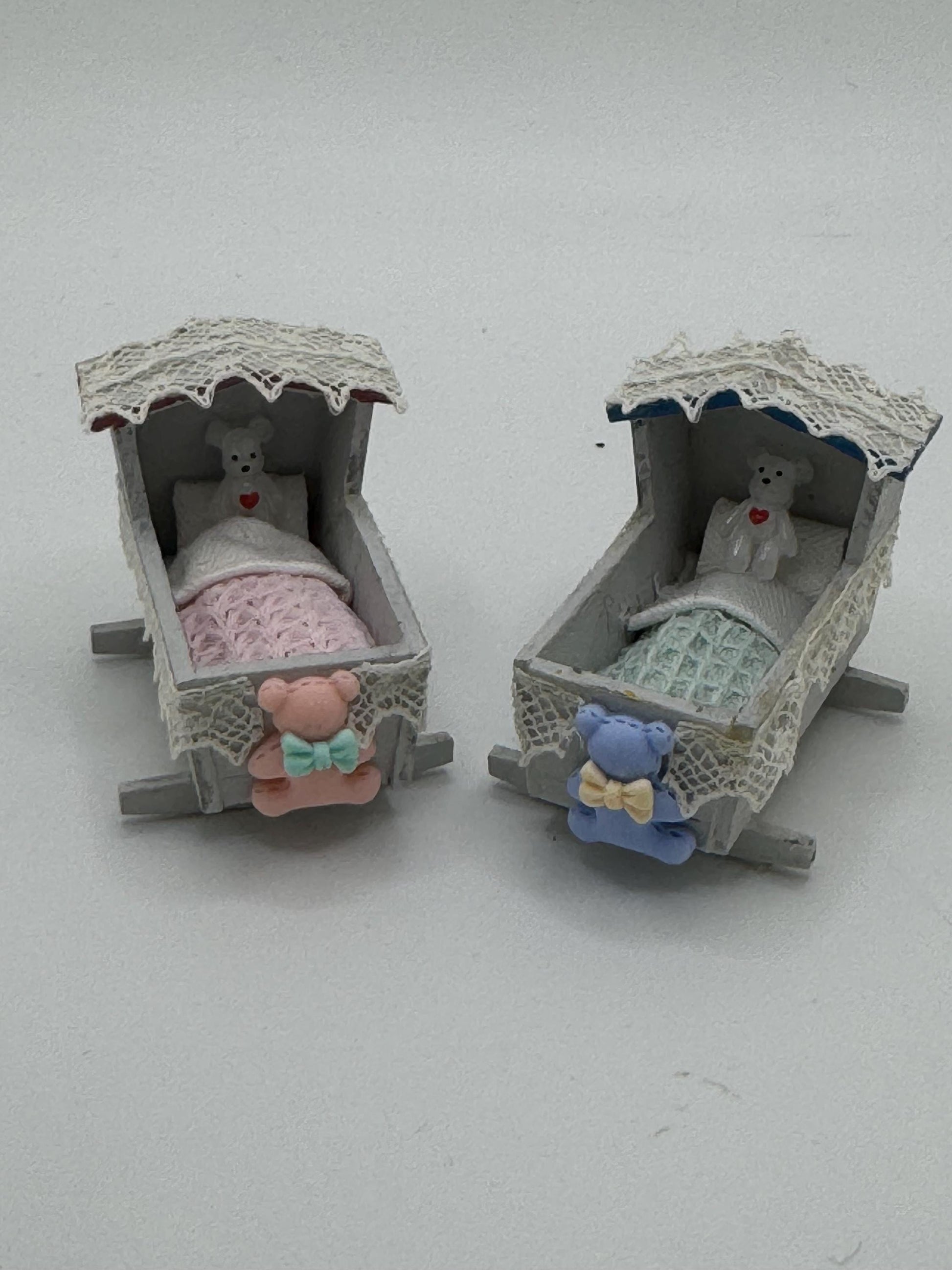 DOLLS HOUSE MINIATURES -   1/24th / 1:24th / Half Inch Scale  - Rocker Cradle / Cot /  Crib x1