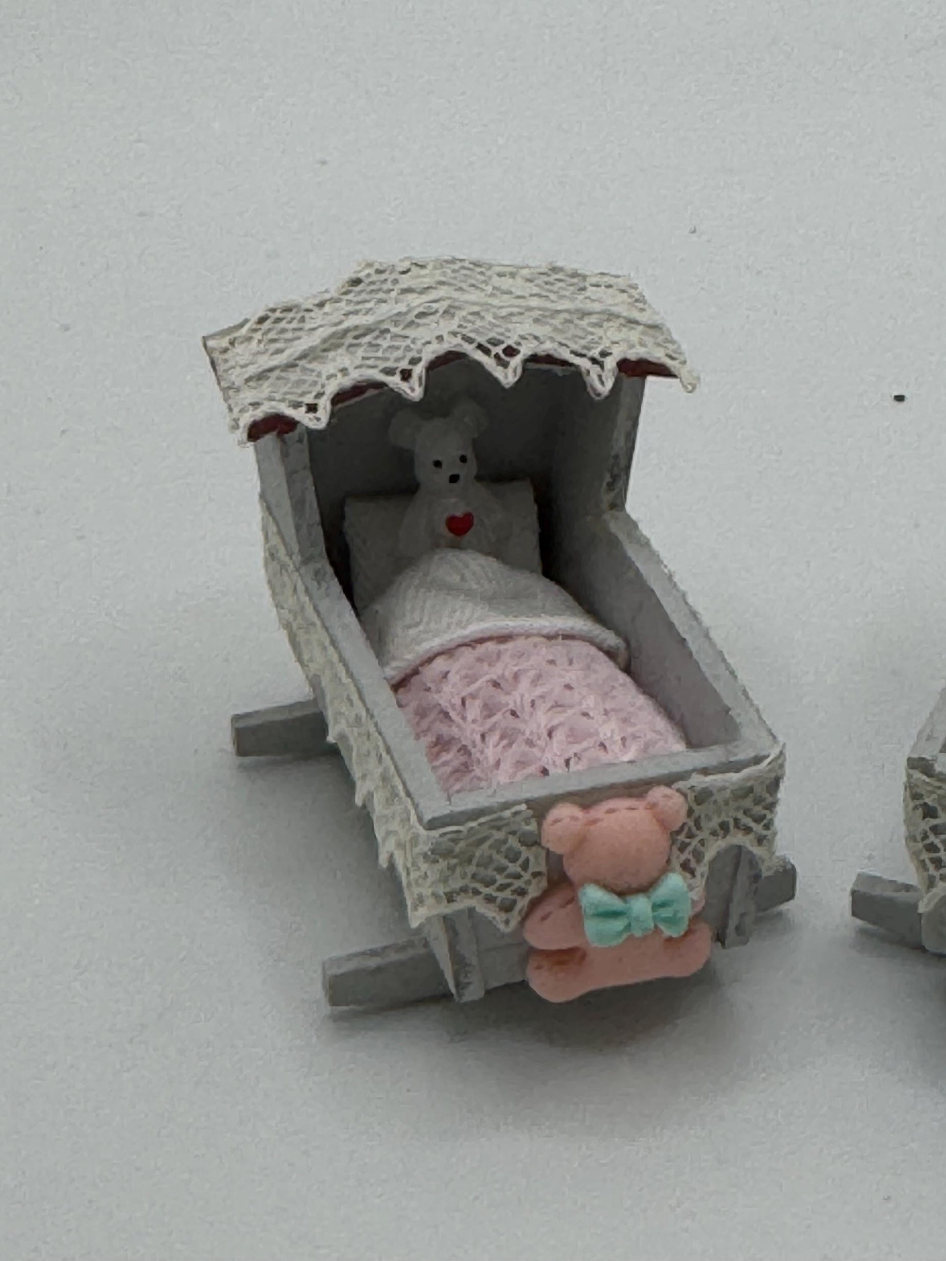 DOLLS HOUSE MINIATURES -   1/24th / 1:24th / Half Inch Scale  - Rocker Cradle / Cot /  Crib x1
