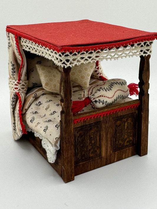 DOLLS HOUSE MINIATURES -   1/24th / 1:24th / Half Inch Scale  - four poster bed